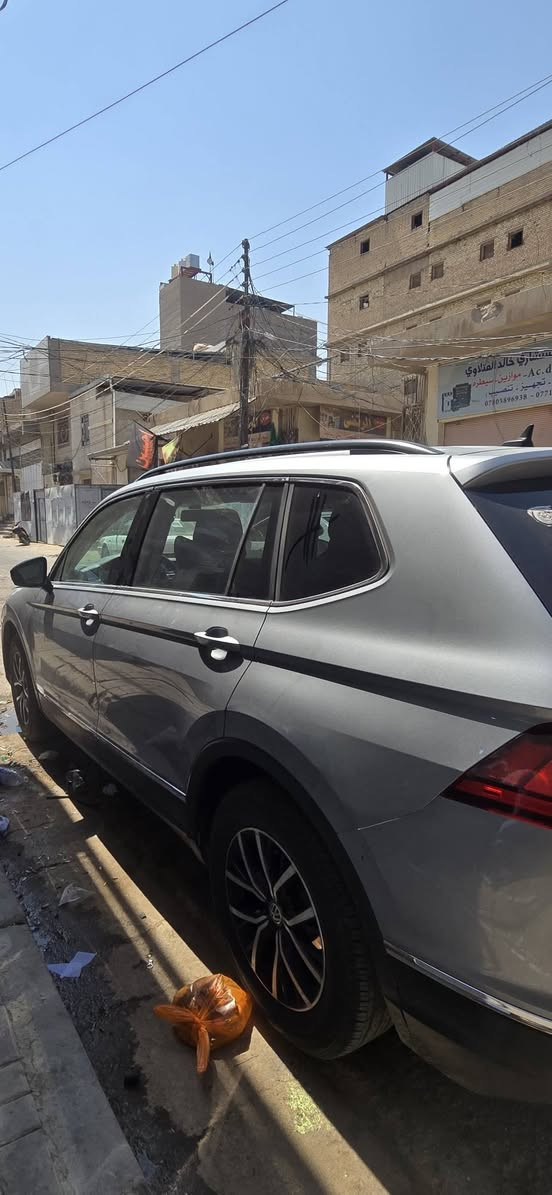 سلام عليكم تيكوان 2020 جاهزه حداديه تخم تاير كير مكينه تبريد موجود حادثه بل شاصي سياره بيه كم بارد سياره نضيفه داخل اسود  بصنه تحكم ستيرن سعر 145 وبيه مجال للشراي الستفسار ***********
