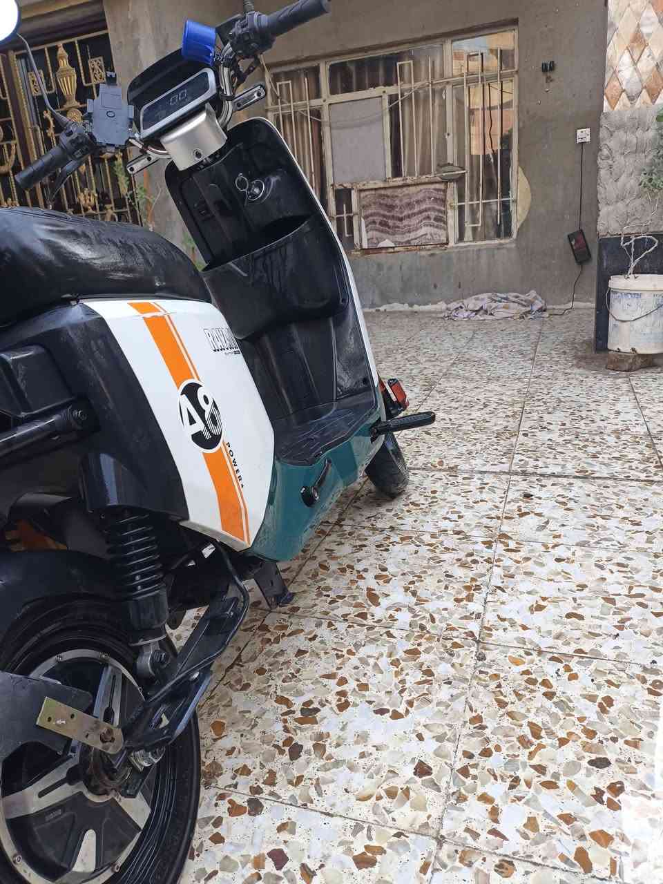 سلام عليكم دراجه شحن A8نضيفه   بريك دسك جدد سرعتها75نضام ال4سرع 5باتري 60فولت بيها بك بيها نضام  مانع انزلاق بريكات امامي وخلفي شغال دبل رياضي مال ماكس عدله كهربائيات كلها شغاله سعر325وبيها مجال بسيط مكاني حي الجهاد بغداد ستفسار ***********
