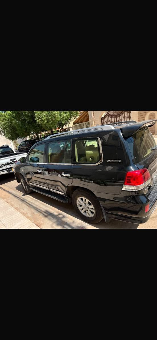السلام عليكم  
لاندكروزGXR موديل 2011
رقم اربيل باسمي 
ماشيه 275 كم 
بدون صبغ 
السعر 295$
***********
