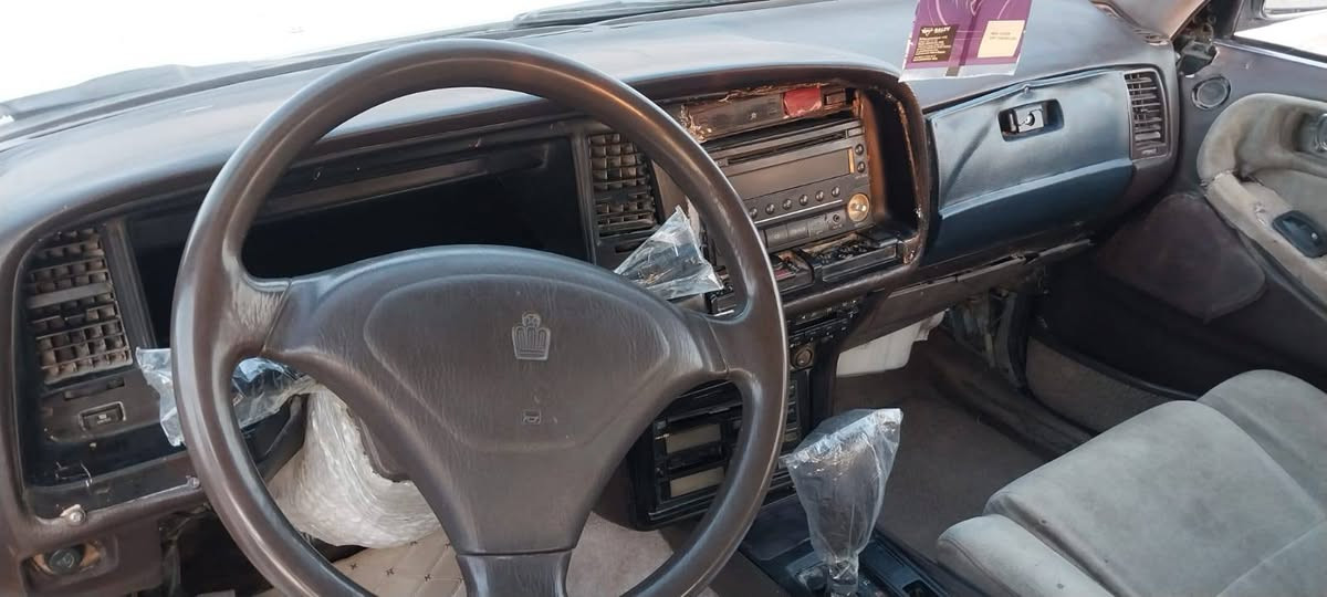 السلام عليكم للبيع كراون هارتوب91رقم بصره انگليزي سنويه مجددلل31مكينه ثنين ونص جديده تبريد شقال ثلج كفاله كص ونقل وضربه وصبق طخم تاير حداده جدد دواخل جديده كهربايات كلها شقاله مسجل وسماعات جدد عينه ليزريه السياره كلش جديده وبلاديه 
 السعر 36وبيه مجال مكاني بصره زبير للاستفسار(***********)
