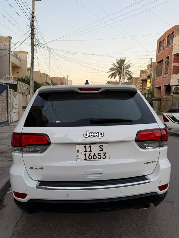 جيب كراند شيروكي (لمتد 2021 فول) رقم بغداد بأسمي
الضرر : نصف الجاملغ الايمن (عكس السائق) فقط 
المواصفات :
* المحرك : V6 3.6L
*  تشغيل عن بعد .
*  دفع رباعي 4x4 .
*  فتحة سقف
* بصمة مع دخول ذكي .
* نظام تشغيل واطفاء اوتماتيكي للمحرك .
*   مقاعد جلد باللون البيجي المرغوب
*   المقاعد الأمامية كهربائية 
*   ذاكرة لحفظ وضعيات الجلوس .
*   المقاعد الأمامية والستيرن تدفئة 
* تبريد قطعتين مع مناخ منفصل .
*   شاشة 8.4 انج .
* ابل كاربلي واندرويد اوتو .
*   نظام الملاحة (GPS) .
* نظام قياس ضغط الإطارات . 
* اربع وضعيات قيادة للطرق الوعرة .
* وضع القيادة الرياضي SPORT .
* وضع القيادة الاقتصادي ECO .
*   المصابيح الأمامية زنون مع تبديل عدسات مع LED نهاري .
*   كشافات الضباب زنون .
*   صندوق كهربائي .
*   حساسات خلفيه مع كامرة دواره
*   مرايا جانبية ووسطية بخاصية التعتيم الذاتي .
*رادار جانبي 
-ادامة لمنضومة الاحتراق تبديل البلكات وتنضيف النوزلات والمجاول وتبديل جميع الفلاتر وحتى الدهن 

 -بيهه اضافه منضومه غاز من الشركة العامة للمنتجات النفطيه وبضمان لمدة سنة وادامة مجانيه

- سياره جديده وجاهزة وكاملة من كلشي ومبيهه نقص كد الابره وحتى بولش مسويلهه السعر 23,000 دولار وبيهه مجال بسيط 
للاستفسار / *********** مكان السياره بغداد الكراده
