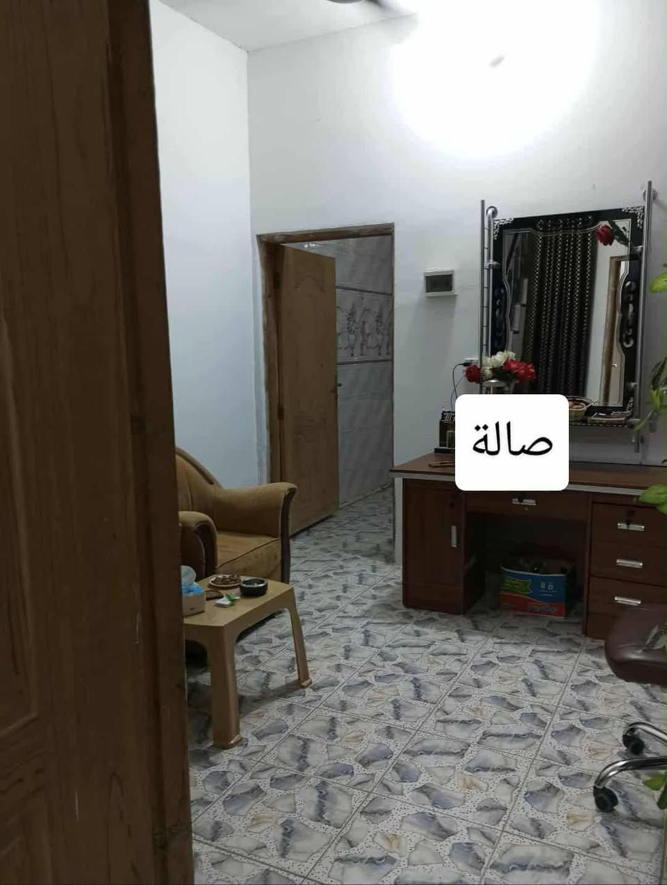 السلام عليك ورحمه الله وبركاته احبتي هاذه البيت للبيع شارع المطار زراعي المساحه 100 متر مربع الي يريد البيت يتصل *********** حي الصدر الثالث قريب عله ميثم التمار رضوان الله عليه
