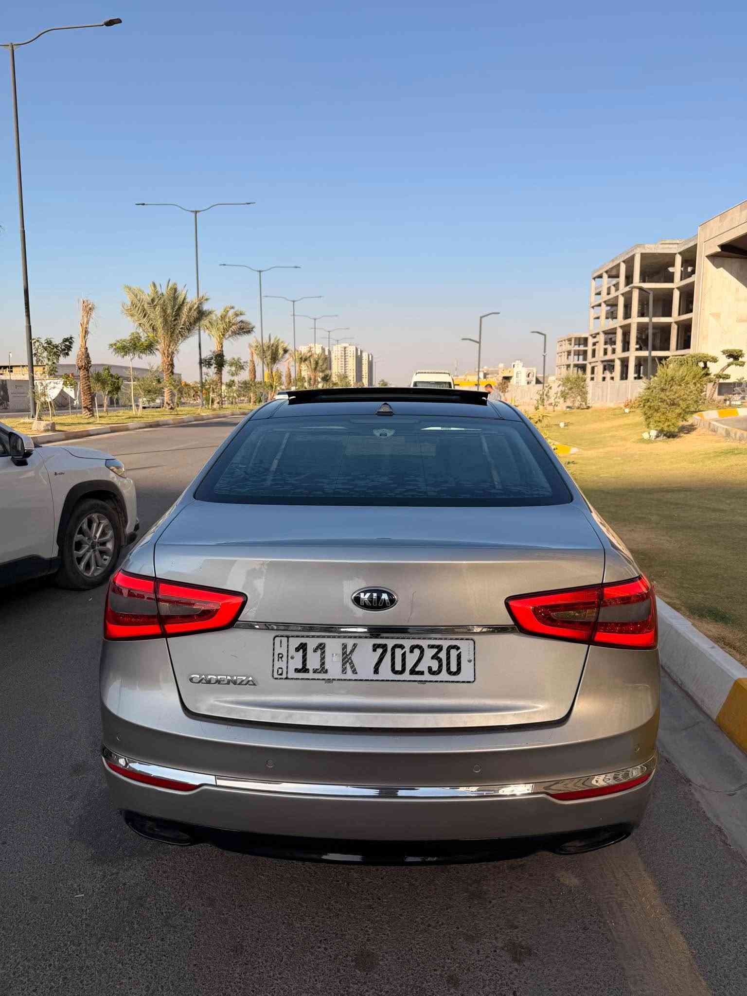 🔥 للبيع او المراوس حسب القناعه كيا كادنزا 2014  وارد أمريكي 🇺🇸

🚘 KIA CADENZA 2014 – 3.3 GDI V6
وارد أمريكي | جاملغ وبنيد | مواصفات كاملة

✨ الأوبشنات:
* محرك 3.3 GDI V6
* قير أوتوماتيك 6 سرعات
* تشغيل بصمة / دخول ذكي
* تشغيل عن بُعد
* فتحة سقف بانوراما
* جلد
* تسخين وتبريد كراسي
* كراسي كهرباء
* ذاكرة كرسي السائق
* دركسون كهربائي/مالتي
* تحكم صوتي
* شاشة أصلية
* كاميرا خلفية
* حساسات أمامية وخلفية
* رادار
* مثبت سرعة
* تحذير النقطة العمياء
* تحذير الخروج عن المسار
* ستائر خلفية
* تكييف أوتوماتيك
* تحكم تكييف خلفي
* نظام صوت Infinity
* إضاءة LED
* مرايات كهرباء وطي
* ABS + Airbags
* Traction Control
🔥 السيارة جاهزة ومابيها اي نقص 
📍 الموقع: بغداد حي الجهاد 
💰 السعر: [128ورقة]
📞 للاتصال: [***********
*********** بغداد, العراق
