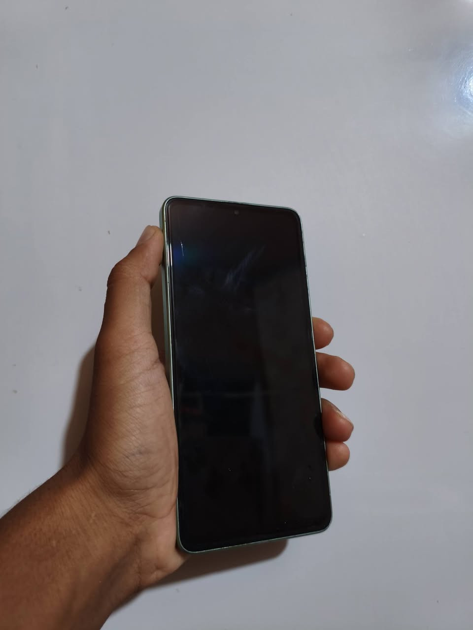 جهاز نظيف استخدام بيت امبدل بيهه شاشه اصلية مال الجهاز نفسه والكامره العدسه الخلفية عوزها تبديل فقط سعرها 10--15 الف 
ذاكره 256  
سعره 275
***********
