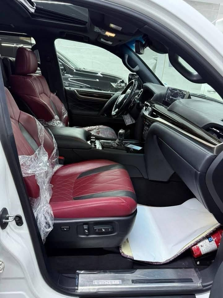 لكزس LX 570 كورو 2020 خليجية ماشيه 71 الف سيارة نضيفة كلش وحلوه  للاستفسار اكثر ***********
