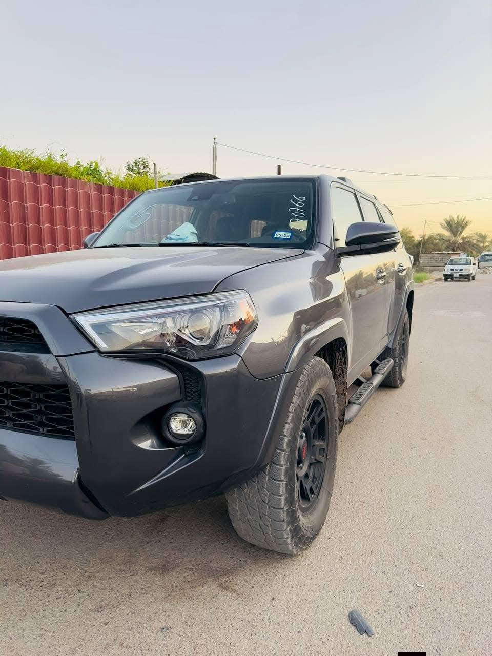 السلام عليكم للبيع
تيوتا فورنر2022 

فئة SR5 بريميوم

تو ويل 

ويل كب TRD بلادي تخم تاير 

لايت زنون LED

بصمة 

اشاير بلمري 

كشن كهرباء

رادار امامي تحديد مسار + تنبيه تصادم

رادار جاني نقطة عمياء 

وباقي المواصفات المعروفة 

ماشيه 63 الف ميل

السيارة بيهة  بنيد مصلح نفسه جاملغ 

 والخلفي مصلح ومصبوغ

السعر260 وبيه مجال

***********

ملاحظة ملاحظة محرك بي صوت محرك بي صوت 

مكاني بغداد الجديدة
