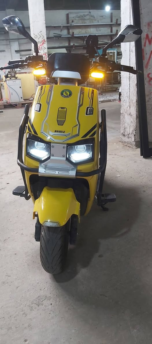 ماطور شحن رينكس ابو عيون حجم كبير للبيع نظيف حيل العنون موصل الجانب الايمن ***********
