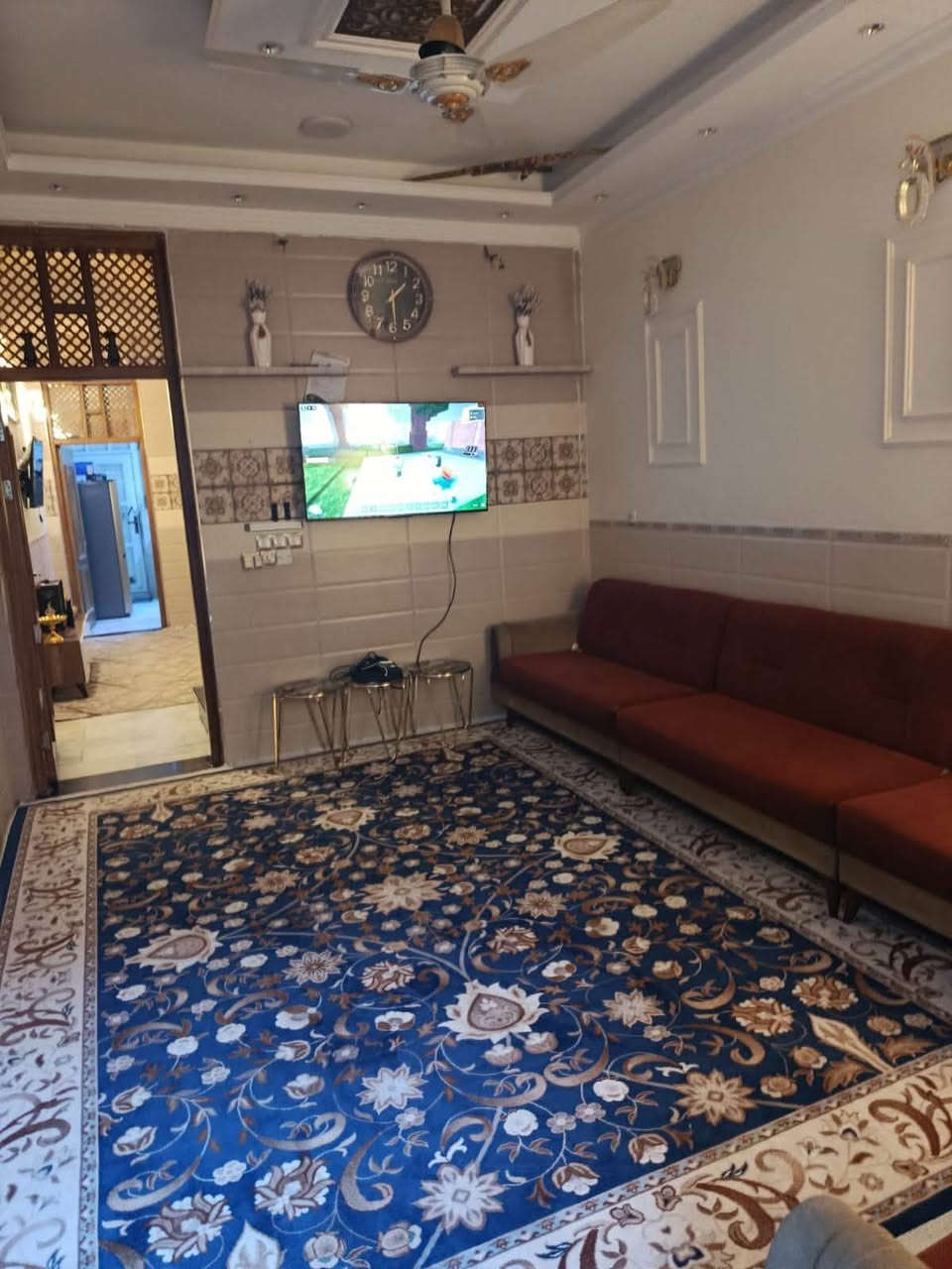 سلام عليكم  نص قطعه للبيع المساحه 72  قطاع 7 محله 513. زقاق 11 قرب الساحه فرع جميل  ثاني بيت عن الساحه  البناء جديد 20020 طابقين ونص  ثلاث غرف مطبخ معزول استقبال وبنص حولي. يعني بناع مهندس   اي ستفسار ***********
