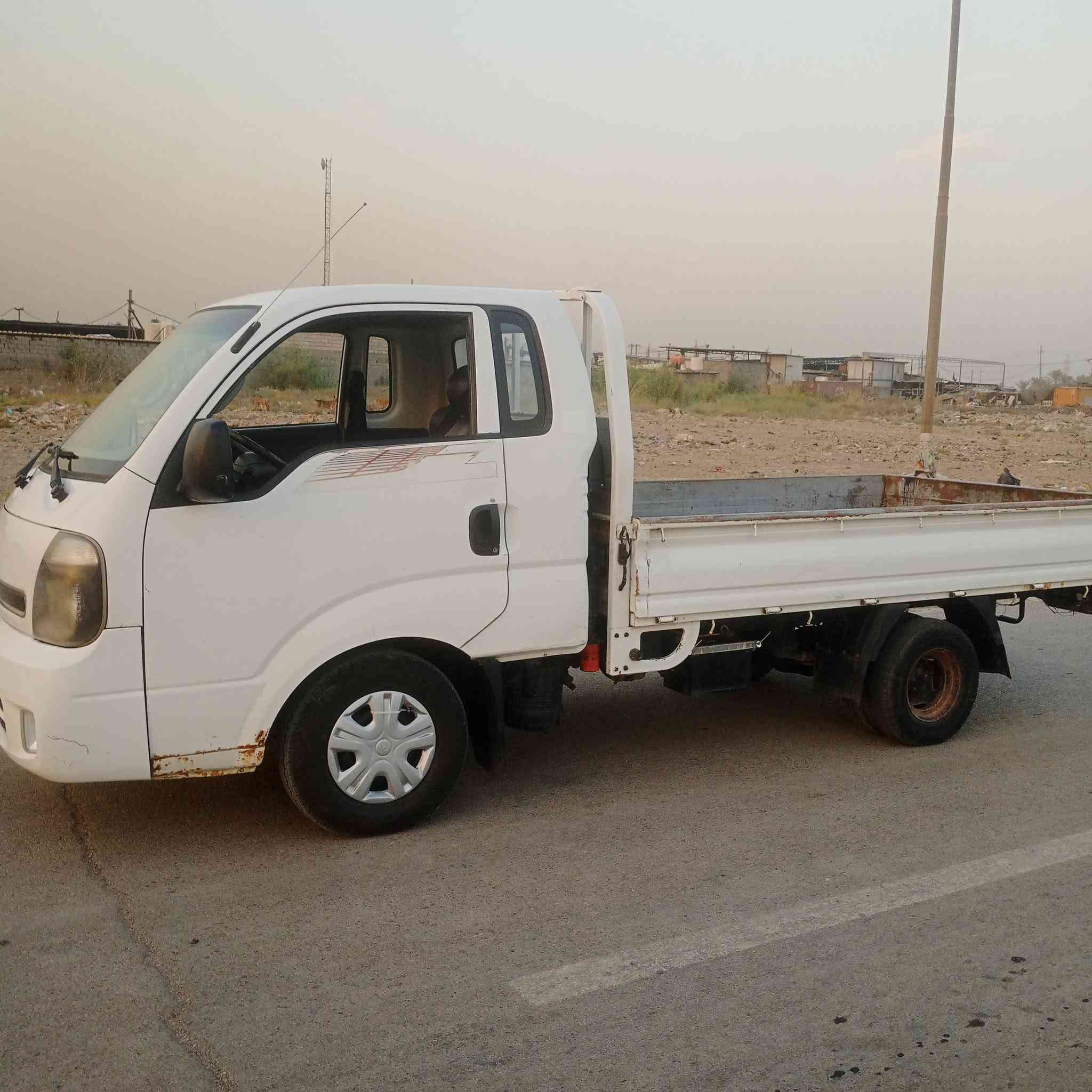سلام عليكم كيه عموشه موديل 2015 محرك خير من الله تبريد شغال الصدر جديد  الباب الأيمن مبدل فقط الباقي كفاله المكان تقاطع درويش التراث الاتصال رقم الهاتف *********** السعر 90 وبيه مجال حك الجيه
