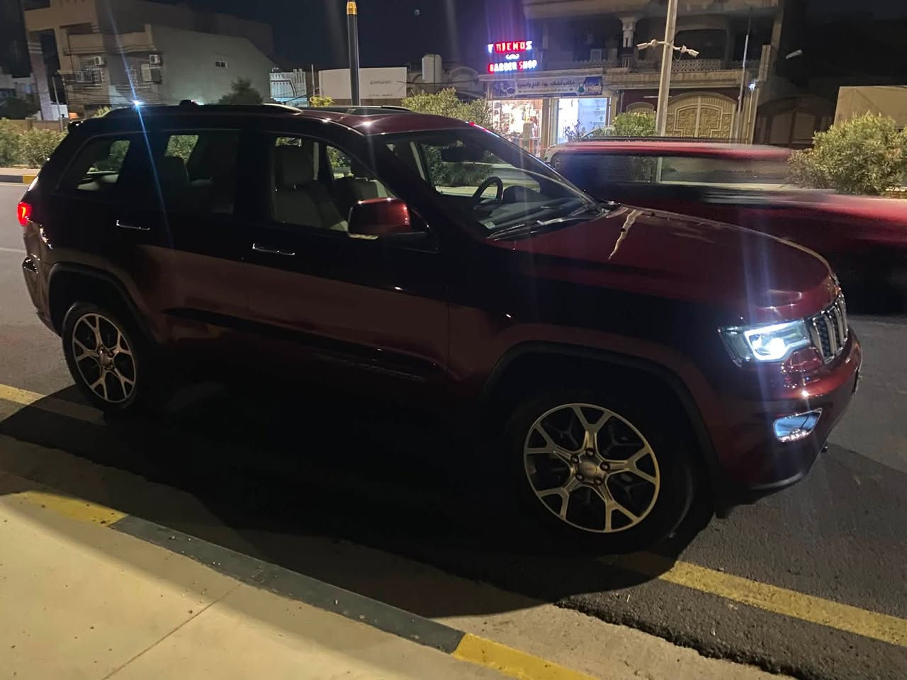 Jeep Grand cherokee Limited plus للبيع
2020 خليجي من النوادر كفالة عامة عدا بارد بحافة هلال الجاملغ الخلفي 
مواصفات
🟢ممشى حقيقي 38mi
🟢سقف بانورامي
🟢3شاشات
🟢دفع رباعي 
🟢انظمة قيادة متعددة
🟢كشنات جلد 
🟢كشنات الامام تحكم كهربائي
🟢كشنات الامام تبريد+تدفئة
🟢محركV6 (3600)
🟢رادار جانبي+رادار خلفي
🟢مري كهرباء+تدفئة 
🟢ستيرن تدفئة
🟢كشنات الخلف تدفئة
🟢مثبت سرعة+نظام traction control 
🟢صندوق كهربائي
🟢تشغيل عن بعد
🟢نظام دخول ذكي+انارة ترحيب
🟢هزة فحص سنوية جديد
السعر 280
للتواصل:***********
