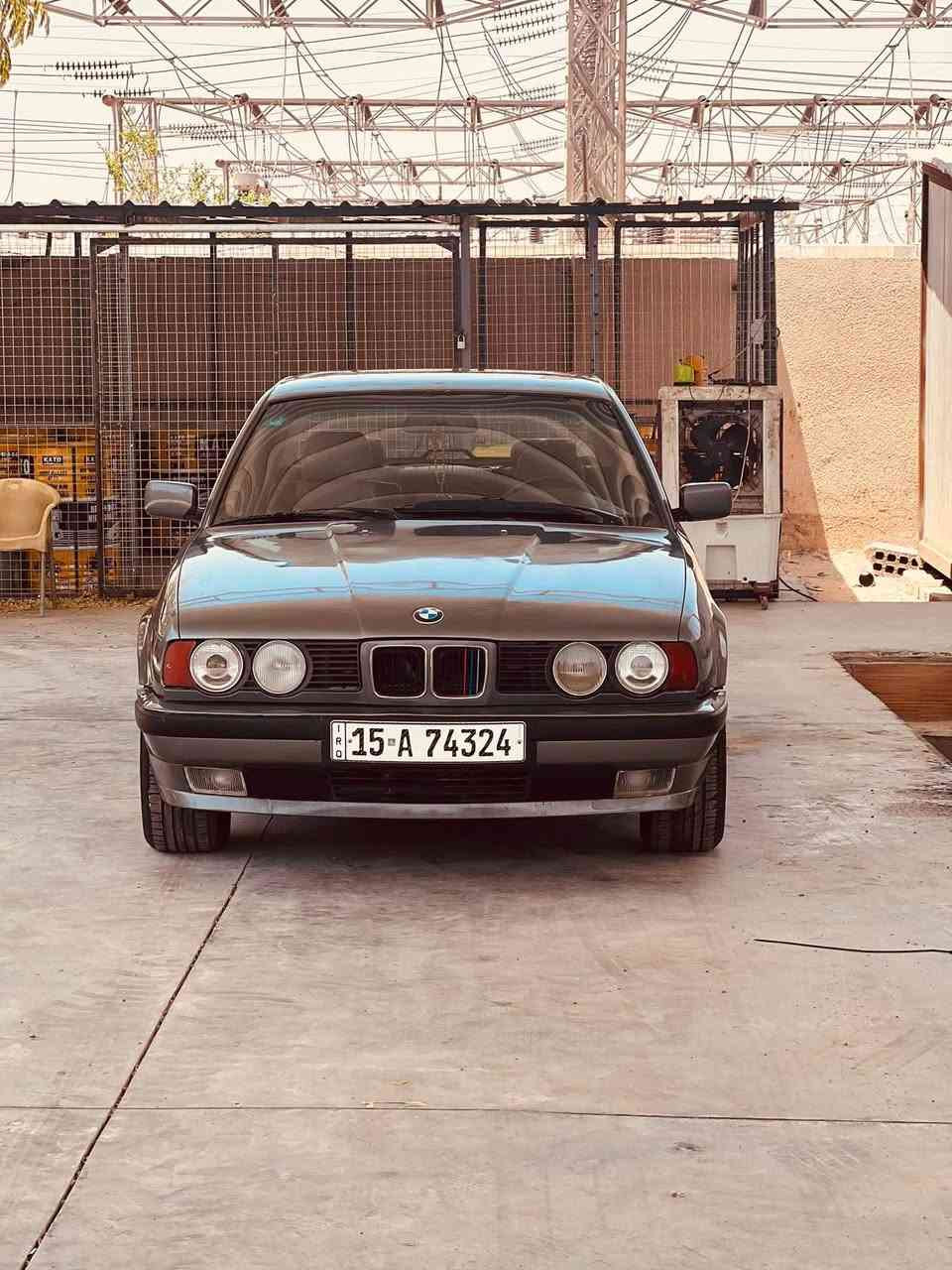 سلام عليكم اخوان عندي سياره نوع 
BMW/E34/535i 

موديل 1991
محرك وكير بحاله جيده جدآ 6سلندر 3.500
مكفوله من الضربه مصبوغه عام بسبب الجراد 
وارد ياباني 
كير اوتو 
دركه ايرباك 
جام كهرباء 

تخم تاير جديد
كهربائيات كامله 
تبريد شغال 
سياره رقم دولي جديد هزه جديده 
رقم انبار مشروع وطني 
السياره باسمي 
موقع السياره كربلاء 
رقم تلفون ***********
متواجد عل فيس بوك 
السياره بيع او مراوس حسب القناعه 
السعر (50) وقابل للتفاوض

