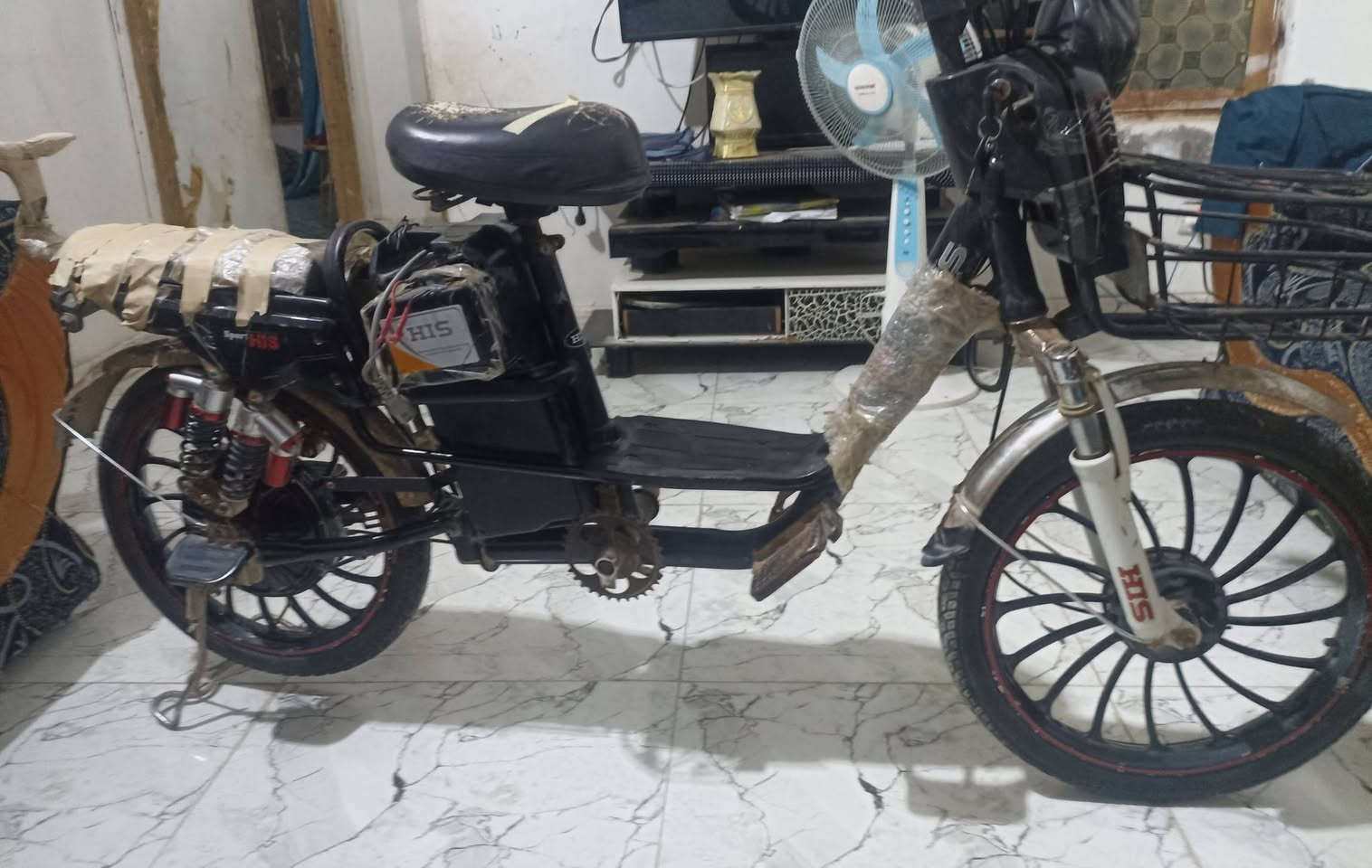 سلام عليكم دراجه شحن لبيع دراجه كامله لاخر حبايه بطاريات عل فحص عقل وضفيره ليوم شادهن هورن كلوب حساس كلشي شغال جيب فيتر وتعال سعر 200بيه مجال قليل بلدروز تواصل خاص او اتصال ***********
