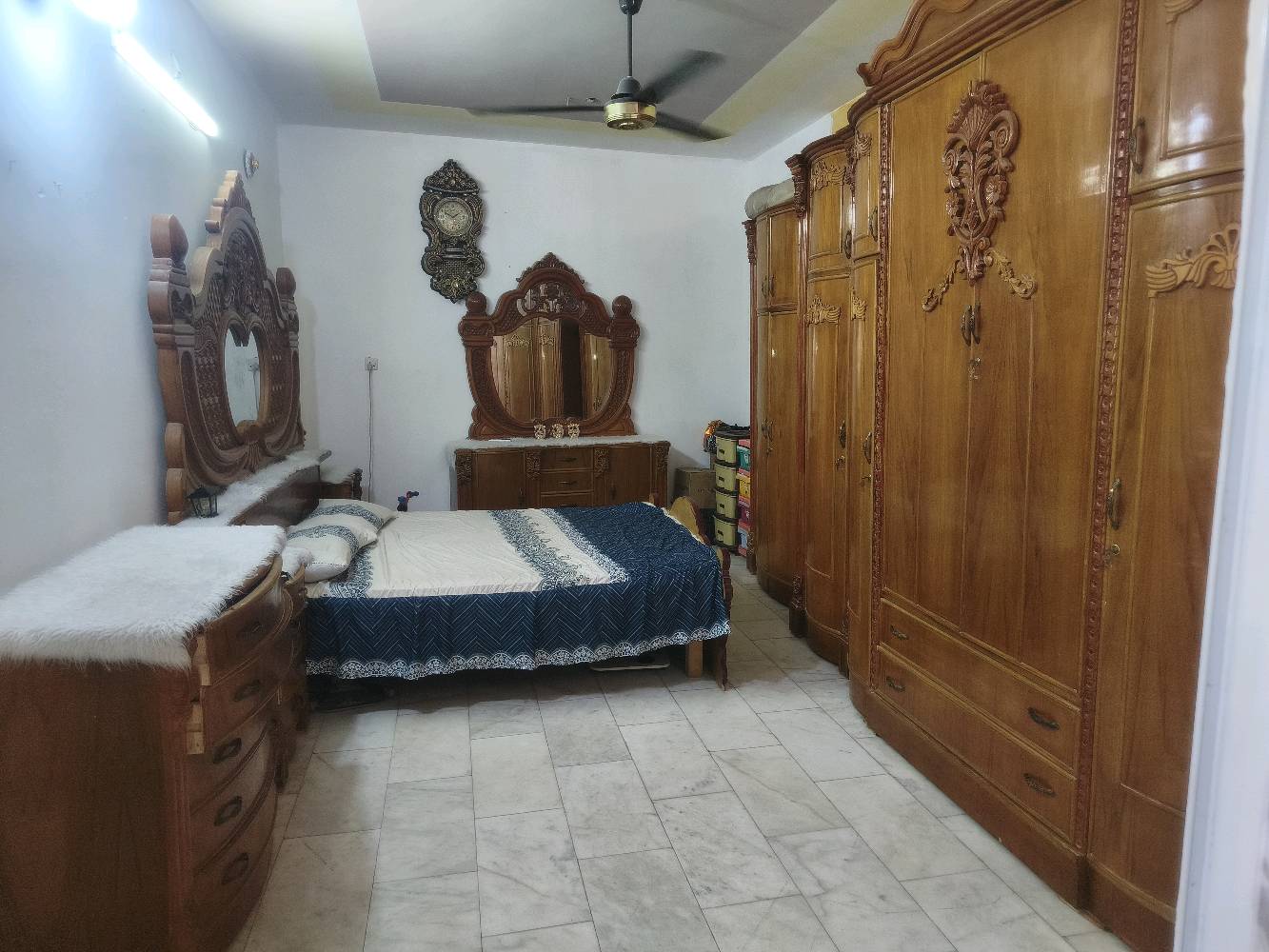 بيت للبيع زراعي ١٠٠م سند ٢٥ في بغداد التاجي قرب السايلو ٢٤ ابو عظام قرية سيد جاسم طابق واحد مطبك مرمر يحتوي على غرفة نوم واحده واستقبال ومطبخ وحمام وتواليت مشترك داخلي وتواليت خارجي ومنور وطرمه البيت بناء طابوق وليس بلوك.. مرتب مال عائلة زغيره 
السعر المطلوب ٥٣ وبي مجال بعد المعاينه 
للاستفسار الاتصال على الرقم التالي الذي فيه واتساب ***********