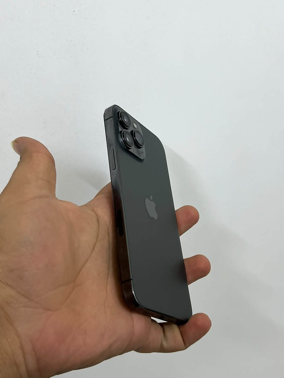 سلام عليكم 
iPhone 13 Pro Max 
ذاكرة 256
بطارية 90 
مبدل شاشة GX حيل حلوه 
فيس إيدي شغال 
جهاز نضيف ما ناقصو شي 
كلو شغال وكآمل 
سعر 490 وبي مجال بسيط 
استفسار اكثر اتصل 
*********** واتساب فقط 
*********** اتصال
مكاني موصل ايسر
