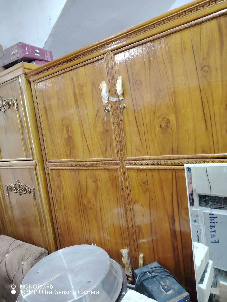 السلام عليكم ورحمة الله وبركاته اهلا وسهلا بكم في مزاد الاخوين العنوان ديالى بلدروز شارع المسعوديه مقابل اعدادية بلدروز للاستفسار الاتصال على الرقم *********** و ***********
محل خالد الدايني @@@@@@@@

نص مكتوب في الصور:
- HONOR X9b
- 108MP Ultra-Sensing Camera
- HONOR X9b 108NWP Ultra-Sensing Camera
- HONOR X9b 108MP Ultra-Sensing Camera
- O HONOR X9b 108MP Ultra-Sensing Camera