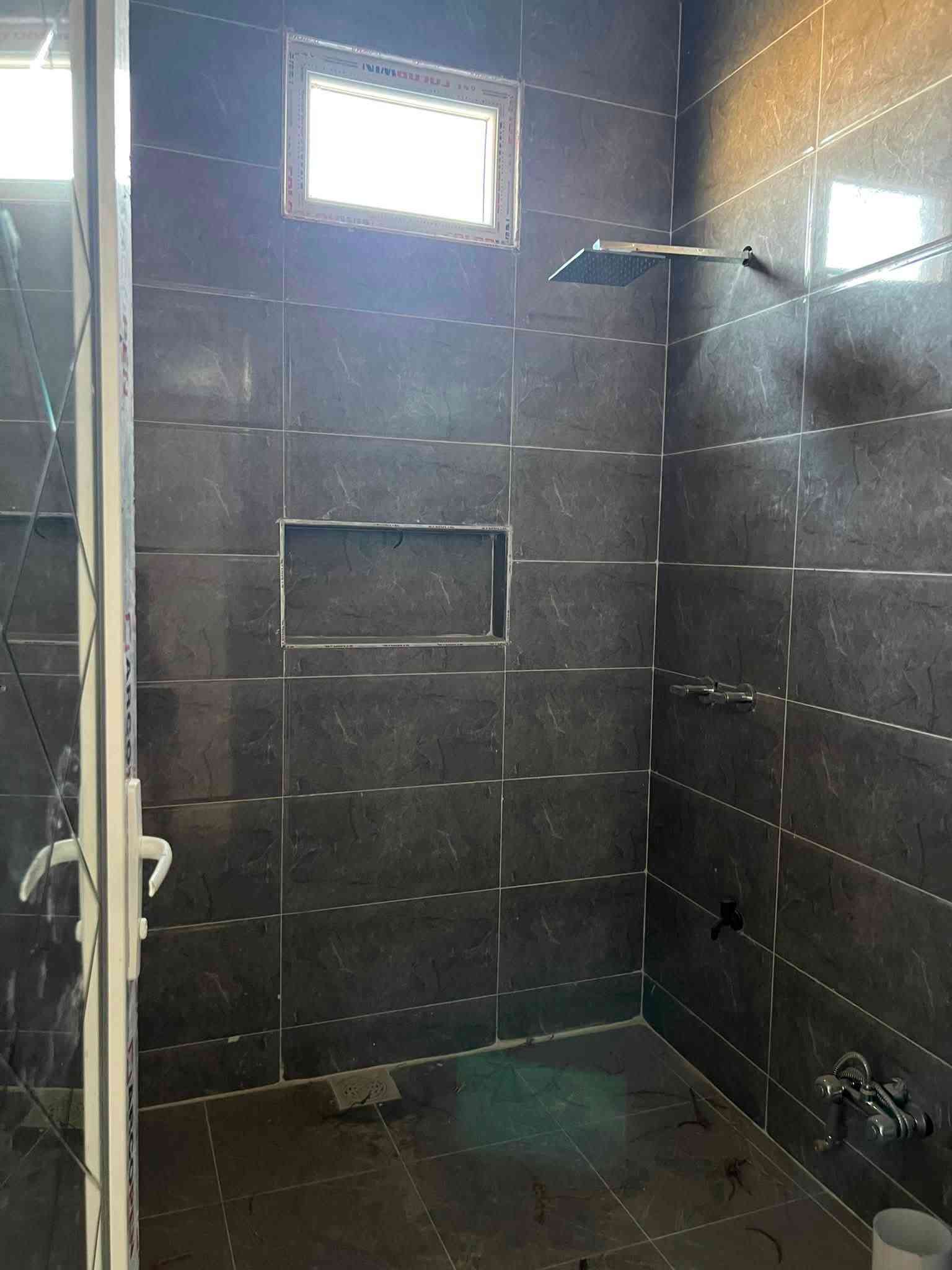 دار للبيع 🏠 مساحة 154 متر طابو زراعي تحويل مباشر العنوان شارع 40 الصوفية قرب (جامع المتقين)يحتوي على ثلاث غرف وصالة وديوانية + الطابق الثاني سويت كامل حمامات عدد 2 ومطبخ +كراج سيارة البيت بناء جديد 2026 السعر 75 مليون وقابل للتفاوض/للاستفسار الاتصال ***********
