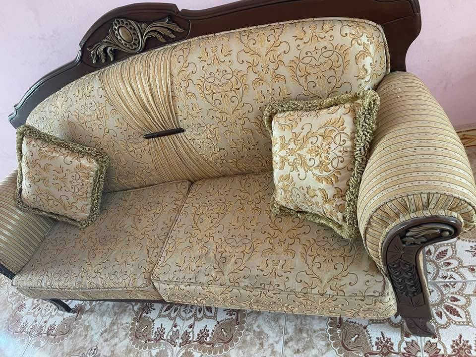 تخم للبيع شغل درجه أولى اخو الجديد
مستعمل قليل كلش 
ماخذه مليونين اله ربع 
سعر ٥٥٠ 
بهرز / حي صدام 
***********
