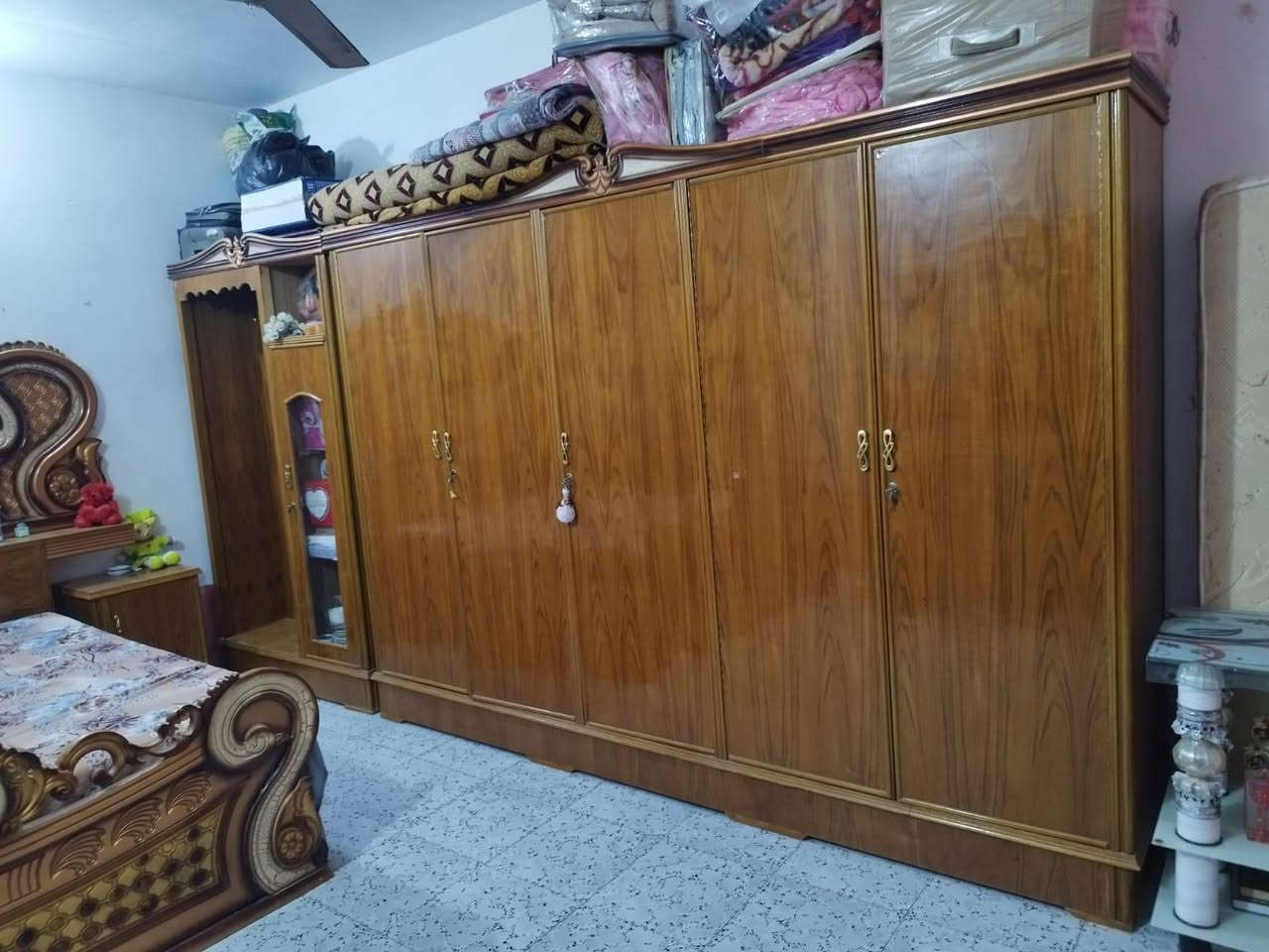 غرفة للبيع
مكلف بالنشر 
مكلف بالنشر لتسهيل أمور الناس 
صاحبها امسكمها بمليونين وربع ويريدها ب٧٥٠ ألف وهذا رقمه 
***********
