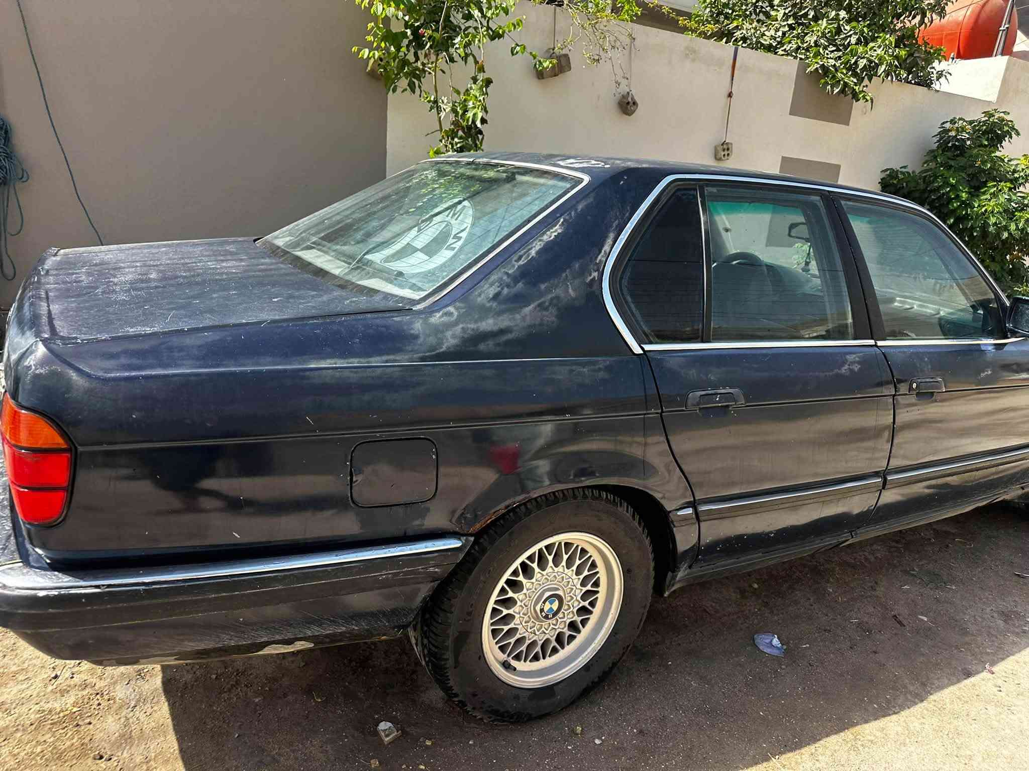 السلام عليكم
Bmw 735 
موديل 89 جاهزه كير محرك جديد كلش  وين ميعجبك اطلع 
حداديه نظيفه 
تخم تاير قبل شهر شاديهن 
دواخل نظيفه 
الكشر يحتاجله صبغ جارده بس 
مكانه بابل 
السعر 37 بي مجال 
***********
