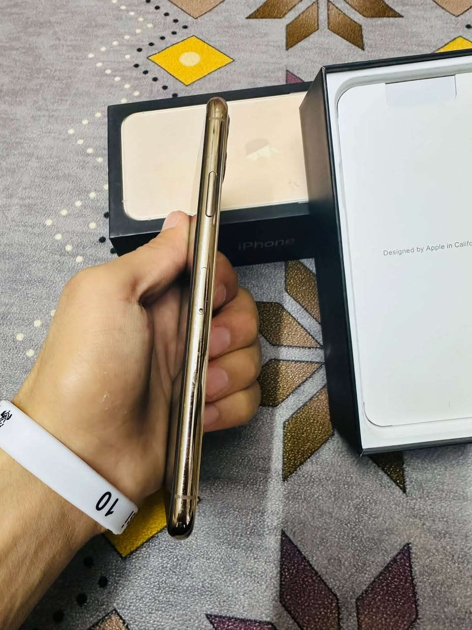 📱 للبيع iPhone 11 Pro Max
🔸 اللون: ذهبي

🔸 الذاكرة: 512GB

🔸 صحة البطارية: 🔋 71%

🔸 الجهاز ما مفتوح نهائياً

🔸 كلشي أصلي وما مبدل بي أي قطعة

🔸 ويا الكارتونة فقط

السعر 330 وبي مجال 
بغداد - شارع مرور الحسينية

متواجد خاص

او واتساب: ***********
