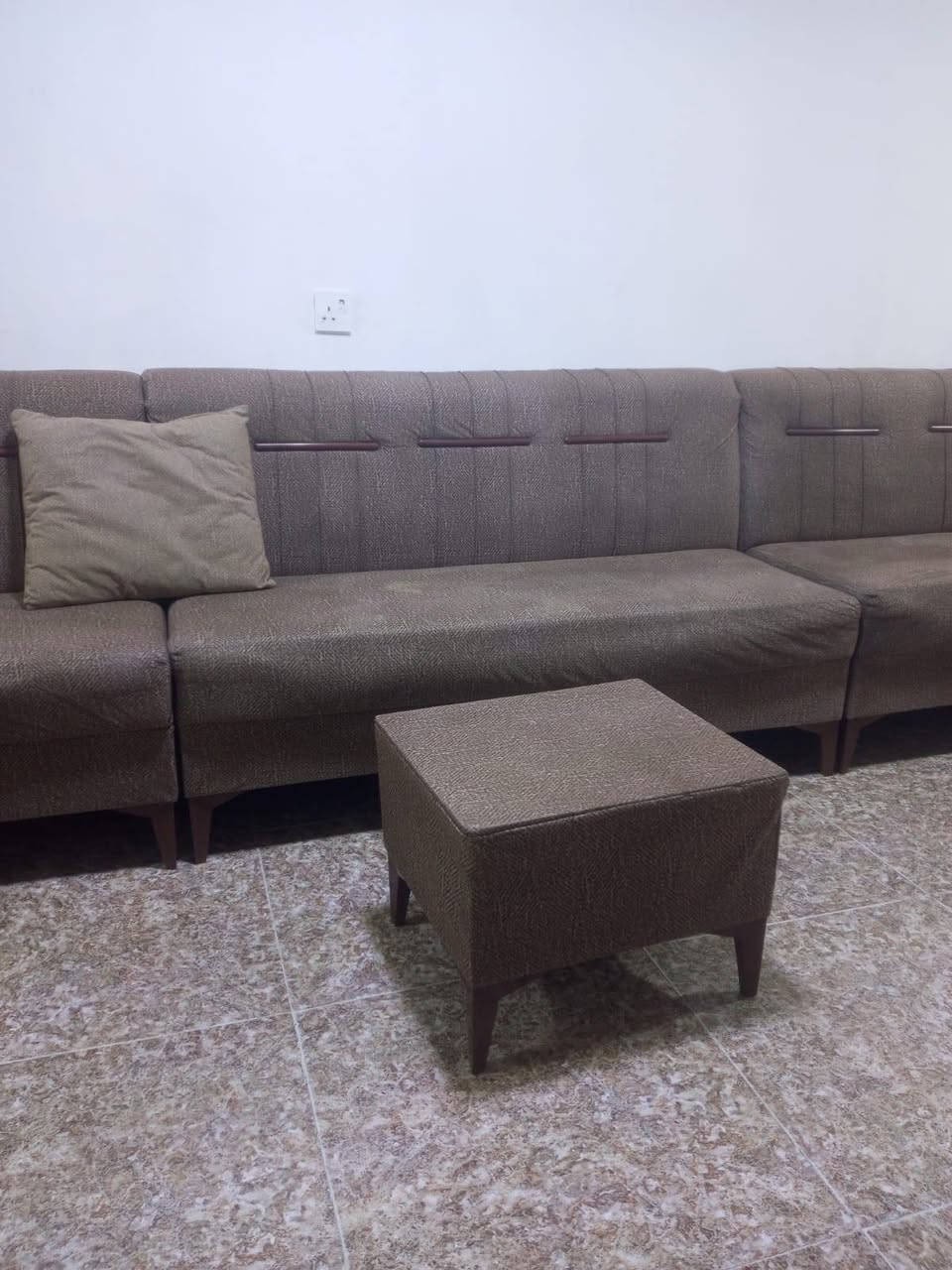 ديوان 9 مقاعد كلش نظيف كوشات وطبلة وسطية 250 الف بغداد 078⁰8083726
