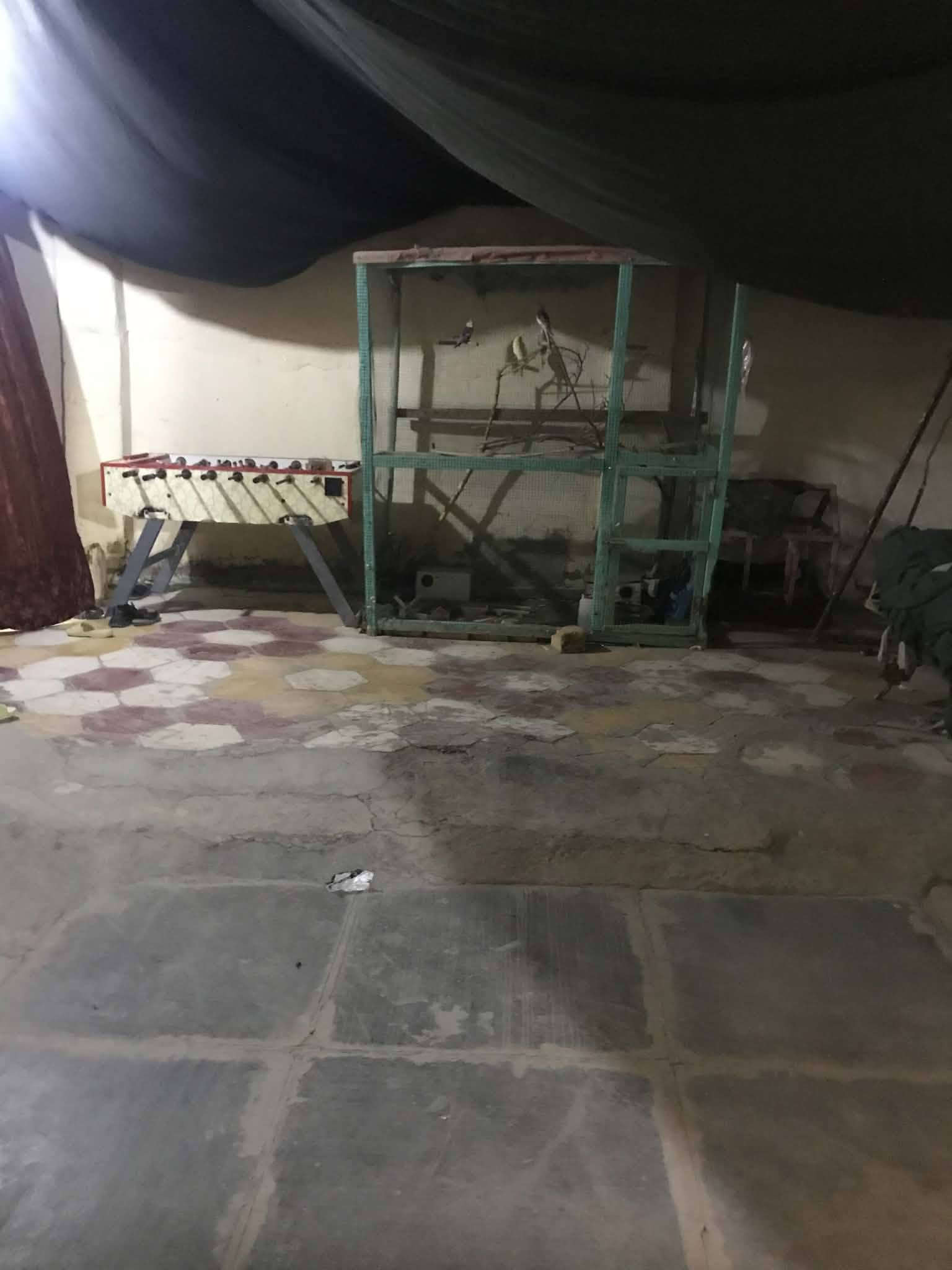 🏠 فرصة عقارية مميزة للبيع
📍 الموقع: حي العسكري الأول - شارع مدرسة الرحمن
📐 المساحة: ٢٦٠ متر مربع (واجهة ١٣ متر × نزال ٢٠ متر)
🏗️ نوع البناء: بناء قديم يرهم مجمع يرهم اي شي مساحه وشارع يخبل 
​📋 تفاصيل الدار:
​٣ غرف نوم
​صالة
​براني (استقبال)
​مطبخ
​صحيات داخلية وخارجية
​كراج سيارة
​⚡ الخدمات: متوفرة بالكامل (تبليط، إنترنت، وغيرها)
💰 السعر: ١٥٥ (بسعر دون العرصة)
​📞 للإستفسار والتواصل:
***********
