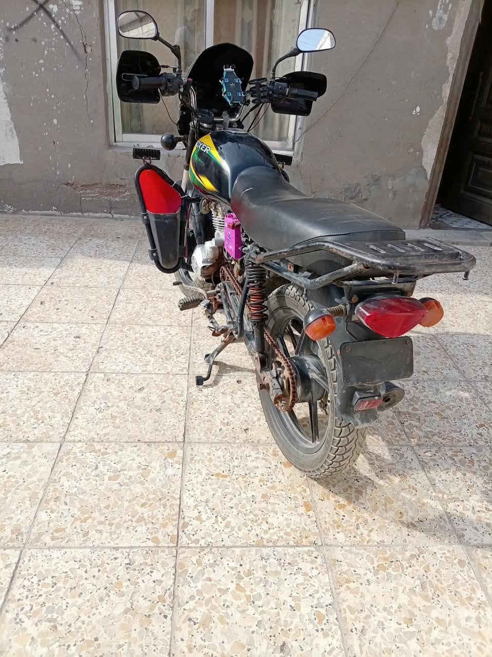 سلام عليكم بوكسر مديل 21 محركة ستوته جديد سنويه لل ٢٨ لوحات بلمرور تحول تستلمهن كهربائيات كامله من طول لطول سلف كلشي شغال مكاني بصره سعر ١٣٥٠ بيه مجال للشراي رقم *********** بيه وتساب وتصال
