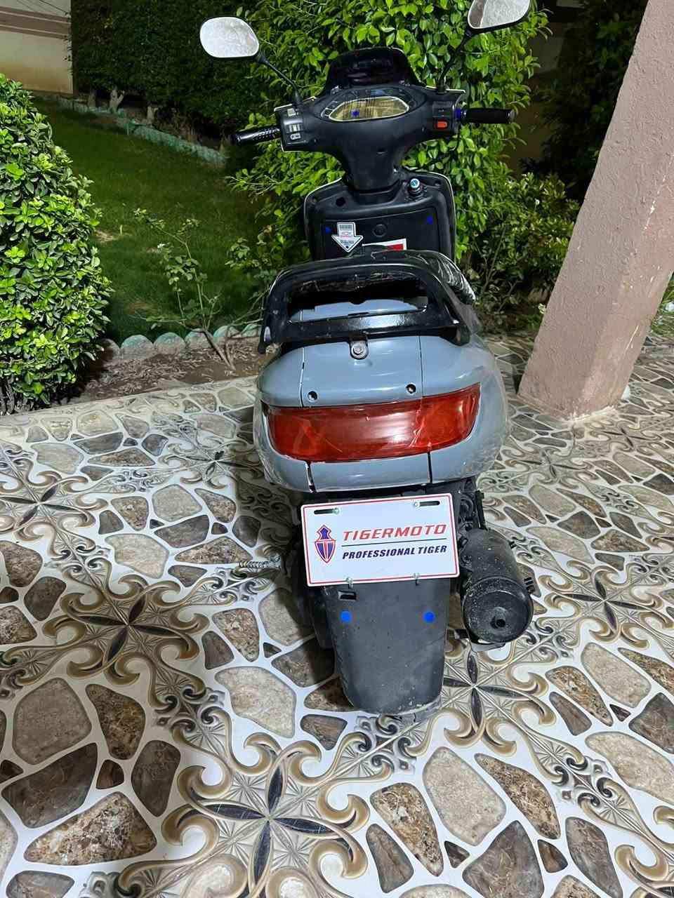 السلام عليكم للبيع دراجة فراشة فورتي نضيفه مابيه اي نقص كهربائيات كلها شغاله هندر سلف شغال 260 وبيهة مجال للشراي مكان شهربان رقم ***********
