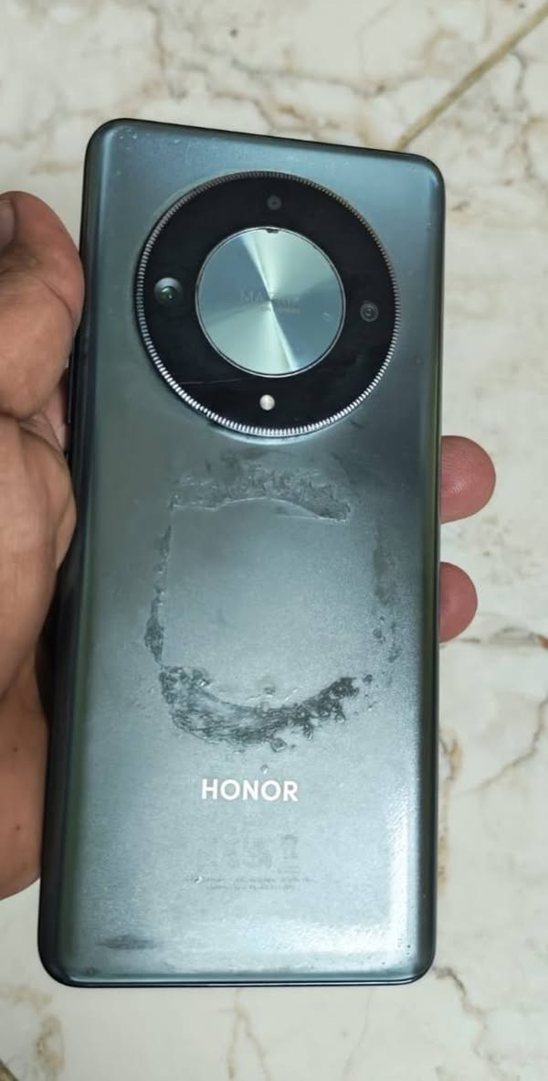 السلام عليكم جهاز خونر x9b 5G ذاكره 256 بدلتله شاشه اصليه فقط البصمه مرات تفتح مرات لا الجهاز كله شغال  من عده الذكرتهن اريد اشتري تليفون احدث اني ابو دلفري سعره 180 وبي مجال قليل مكاني الشعب رقمي ***********
