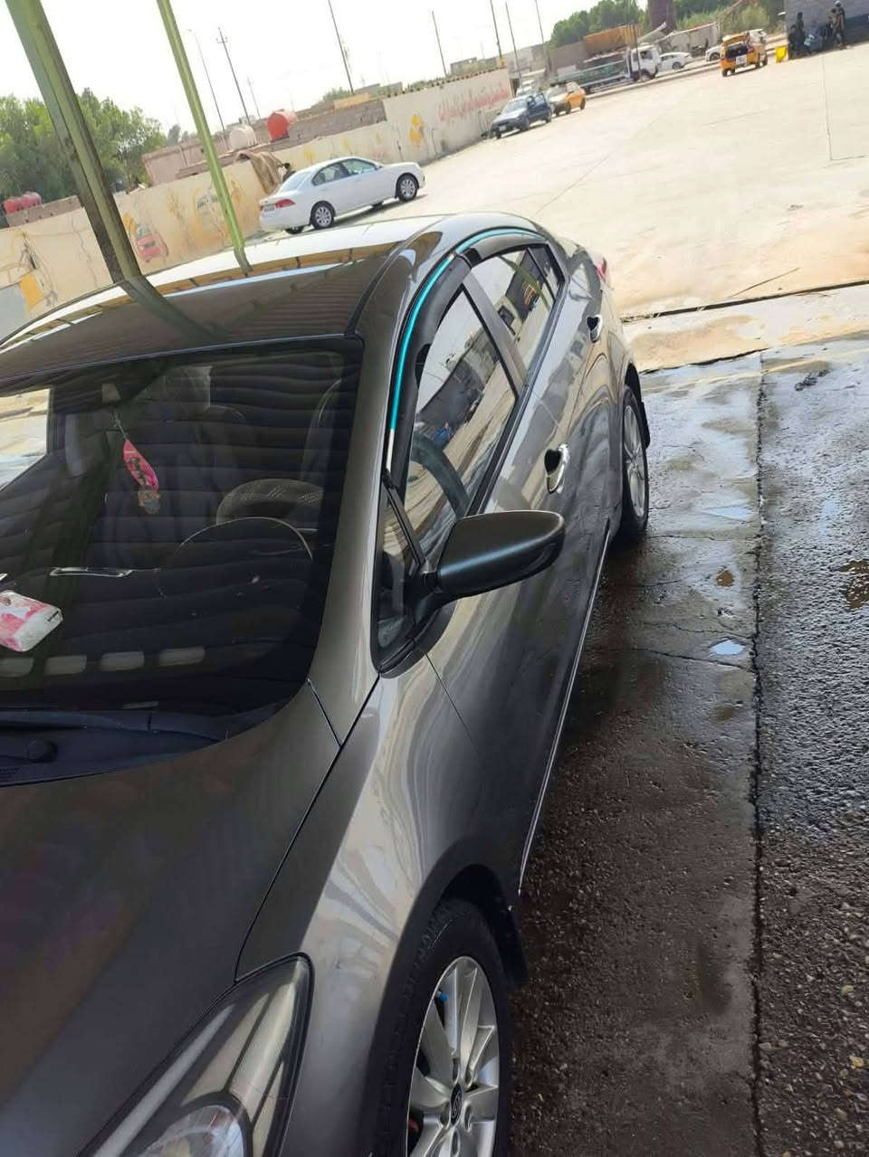 سيراتو ١٤ خليجي 
رقم بغداد سنوية ٢٨
السيارة مكفولة كير محرك حدادية تخم تاير شرط تراي الزيروو 
بيهة صبغ بين البابين فقط 
مكينة ١٦٠٠ دوش 
السيارة كلش حلوة وجديدة 
مكاني الديوانية مقابل مستشفى الحسين عليه السلام 
***********
