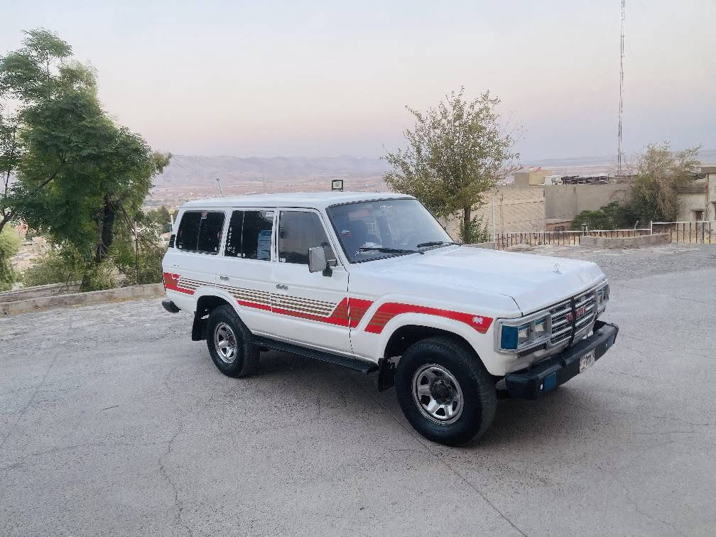 سلاوي خواتان لي بيي
نرخ 22 وەرەقە...تویوتا لاندگرۆز1985
 گێڕ و مەکینە و ئەکسل بە شەرت،
1985
سيته مي غازي بو به ستراوه

 ئاڕم پلاستیکی سلێمانی.
ليدراو خايسي وه ر گه راو به شه رت 
شوێن: كويه
نرخ 22 وەرەقە.و مه جال 
ره قه م ***********  فايبه رو
واتسئه بي له سه ره كويسينجاك, أربيل

