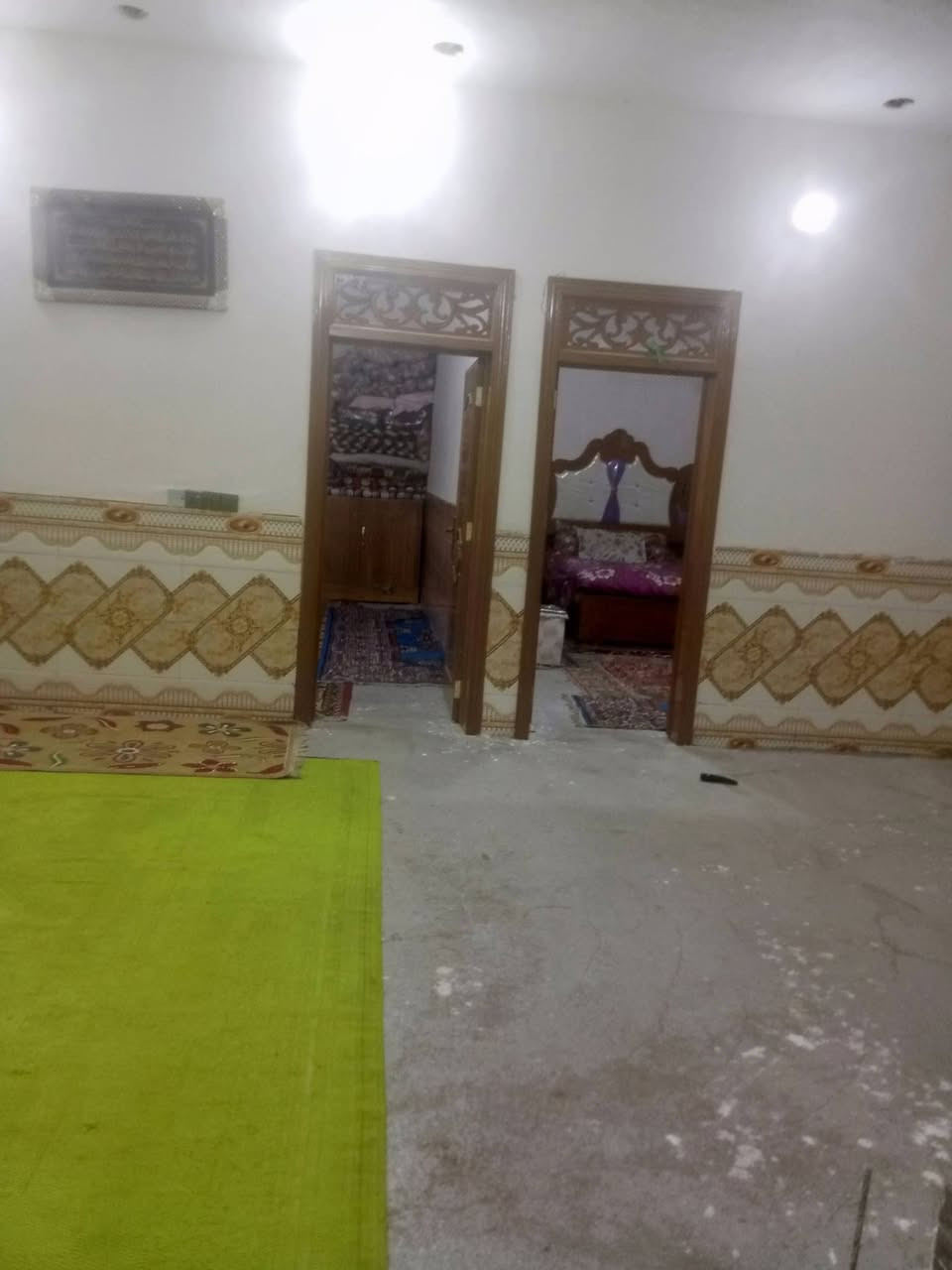 سلام عليكم ورحمة الله وبركاتة يوجد بيت البيع في كربلاء المقدسة منطقه جماليه قرب معمل الغاز مساحه 820متر موجود كافت الخدمات ماء كهرباء او مدرس سند 25تحويل بسم المشتري ثانيوم سعر 110بي مجال الشراي رقم ***********
