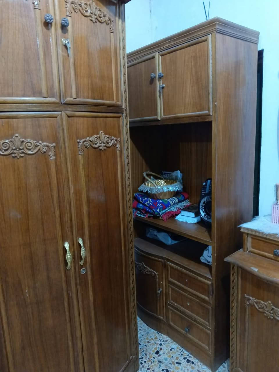 غرفه خشاب للبيع جديده نضيفه  كلللش و الجربايه مفتوحه السعر خاص أو واتساب او تصاب ***********
