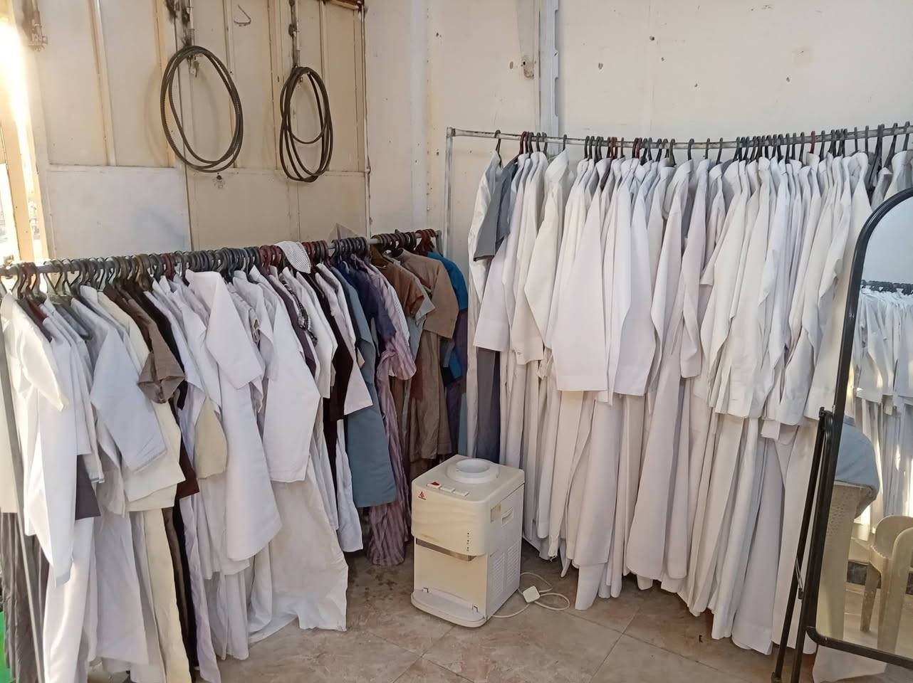 دشاديش خليجي جميع الحجام ودشاديش ولادي سعر لوحده ٥٠٠٠ دينار العنوان فلوجه حي المعلمين قرب جامع سعد ***********)( ***********
