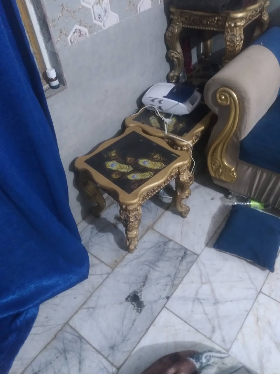 ١٠ مقاعد مع ٤ طبلات للبيع نضيفات عنوان كربلاء حي العامل اتصل وتساب ***********

