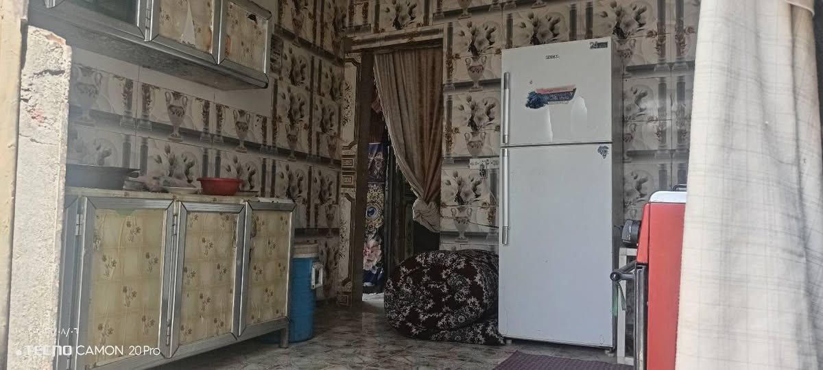🏡 بيت 200 متر ب 30 وبيه مجال 
🔴 بيع مستعجل جدا 
💰 السعر: 30 مليون قابل للتفاوض
📐 المساحة: 200 متر
📜 الطابو: زراعي (سند 25)
🏗️ بناء مرتب  شغل جناي مرتب

🔨 مواصفات البناء:
▪️ صب كونكريت
▪️ بلوك خان النص   
▪️ كاشي وسيراميك 
🛋️ يتكون من:
▪️ ثلاث غرف نوم 
▪️ صالة
▪️ مطبخ
▪️ استقبال
▪️ صحيات داخلية وخارجية
▪️ حديقة 🌿
📍 الموقع:
شارع الصب – عمود 276 وتنزل 
⚡ السعر مناسب جداً مقارنة بالمساحة والمواصفات

📞 للاستفسار الجاد فقط:
أتصال *********** 
📱 واتساب: ***********
