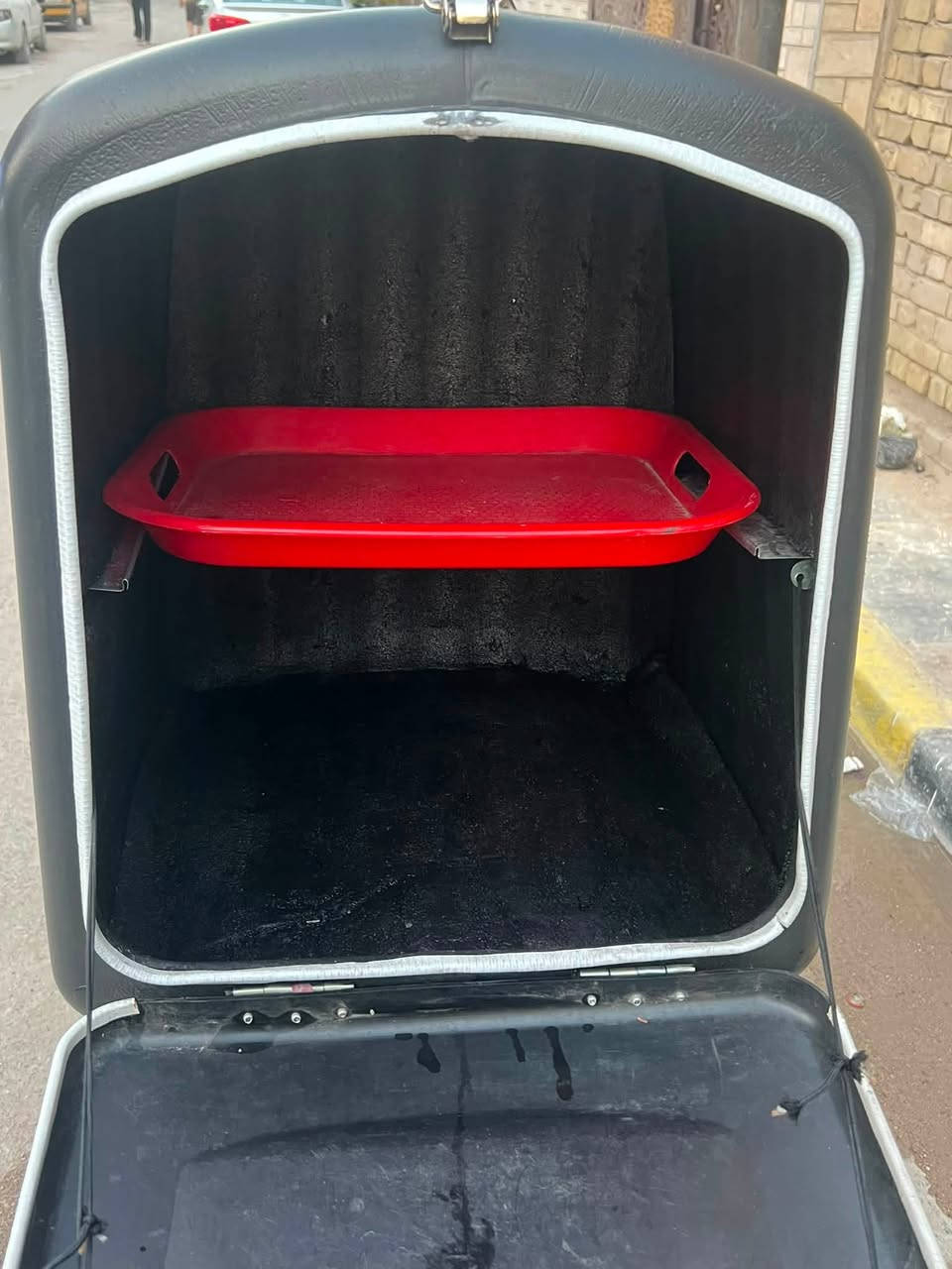 سلام عليكم ،
صندوك نظيف نقصه بس قفل وسعر القفل 3 الالف 
والسعر 45 الف مثل ماتشوفون نظافه فول 
للاستفسار واتساب ***********
