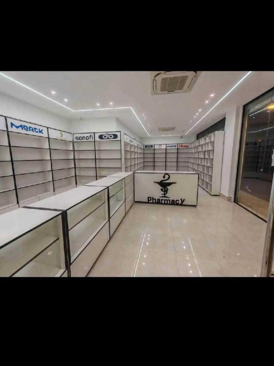 فاترينات • ديكور محل • حسب المقاس