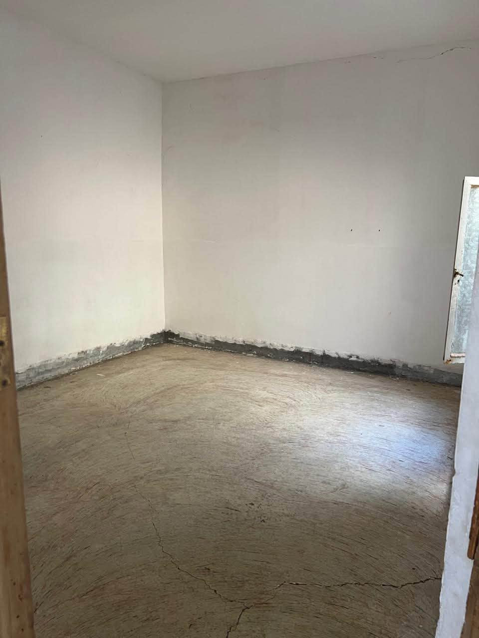 🏠 مشتمل للإيجار – حي جبيل

📍 الموقع: حي جبيل، مقابل مجمع رحاب

🏡 تفاصيل المشتمل:
🔹 الطابق الأرضي
🔹 صبّة ناعمة
🔹 غرفة
🔹 ديوانية
🔹 مطبخ
🔹 صحيات
🔹 مناور

💰 الإيجار: 200 ألف دينار شهرياً
🔒 السعر قفل

📞 عندك عقار تريد تأجره أو تبيعه؟ راسلنا

📱 *********** اتصال
📱 *********** واتساب كورك

🏡 الرحمة للعقار –

نص مكتوب في الصور:
- ٢:٢٩
- عدي اسيا
- ٤ صور، مقطع فيديو ١
- ١:١٣ م