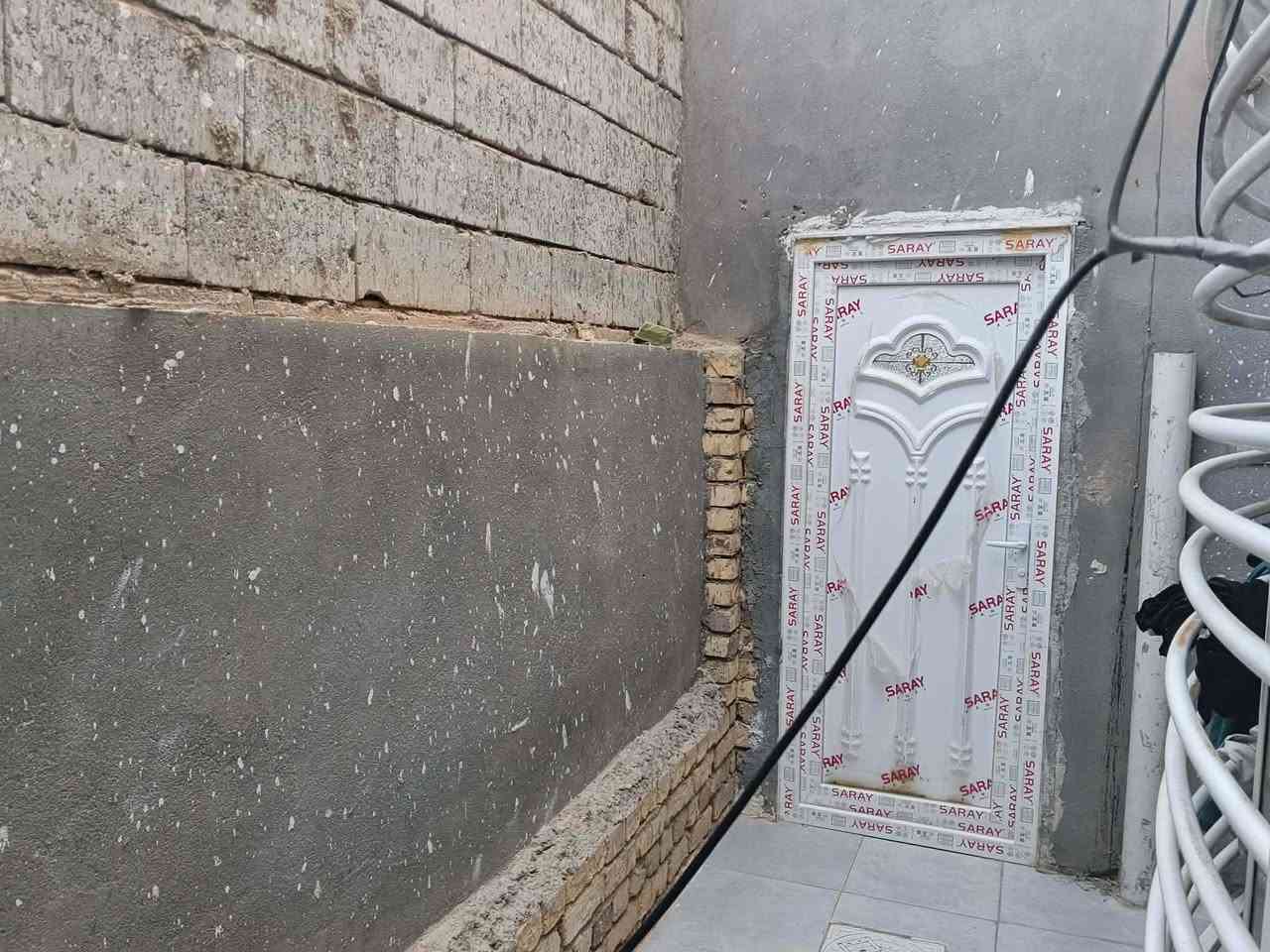 سلام عليكم بيت لبيع في حي الامين الاول ملعب شهيد جمال الاول المساحه 200متر يبعد عن شارع العام 150متر  طابقين بنيان 2025السعر خاص ***********
