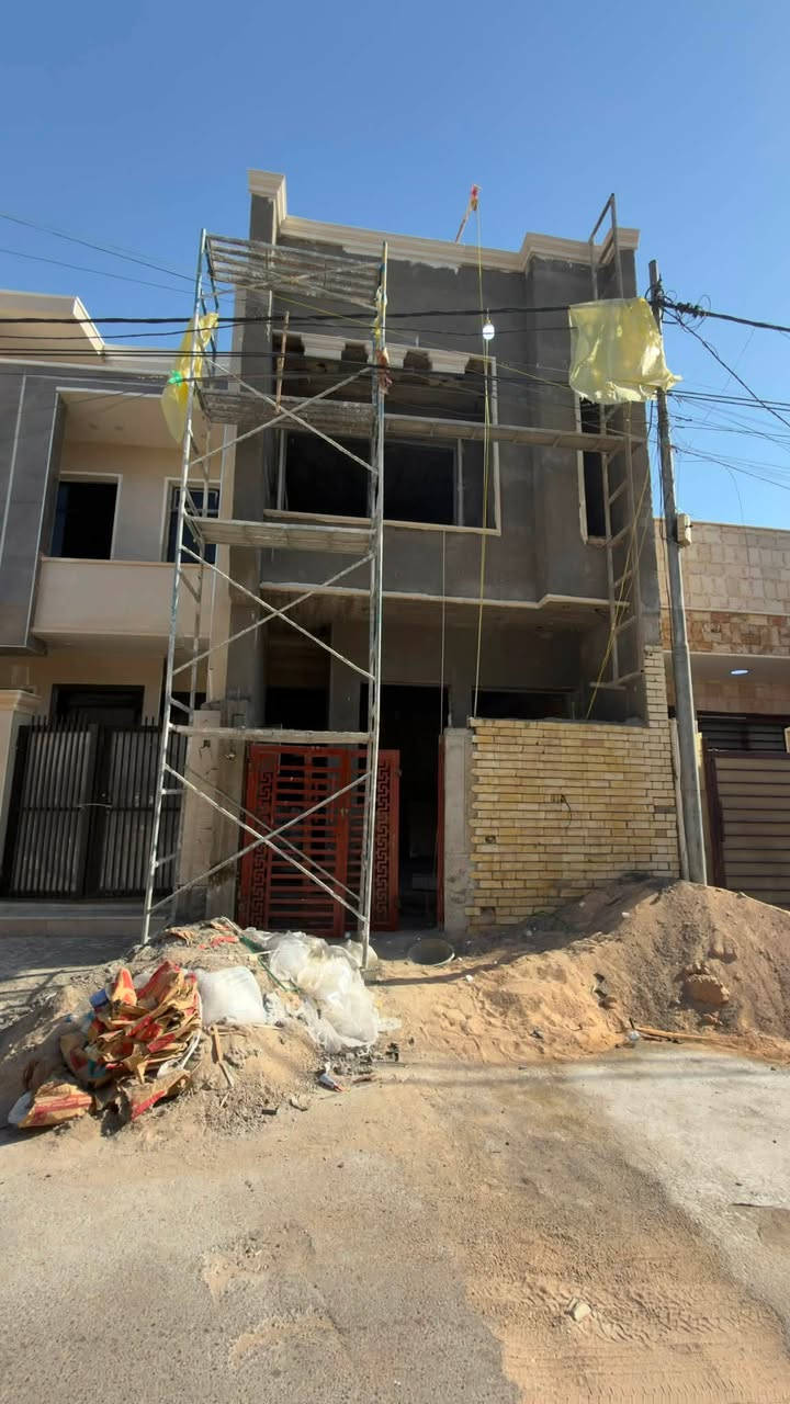 سلام عليكم 🫡 عقار للبيع 🏠
على قيد الإنشاء، تسليم مفتاح، مساحة 100 متر، الواجهة 5 نزال 20 📏 في حي الجهاد المسألة والعدالة 📍 مجاور مجمع نسيم 🏢.
بناء حديث وشغل حلو ✨، يحتوي على 3 غرف نوم 🛌.
للاستفسار: *********** 📞 مكتب العدل للعقار.
