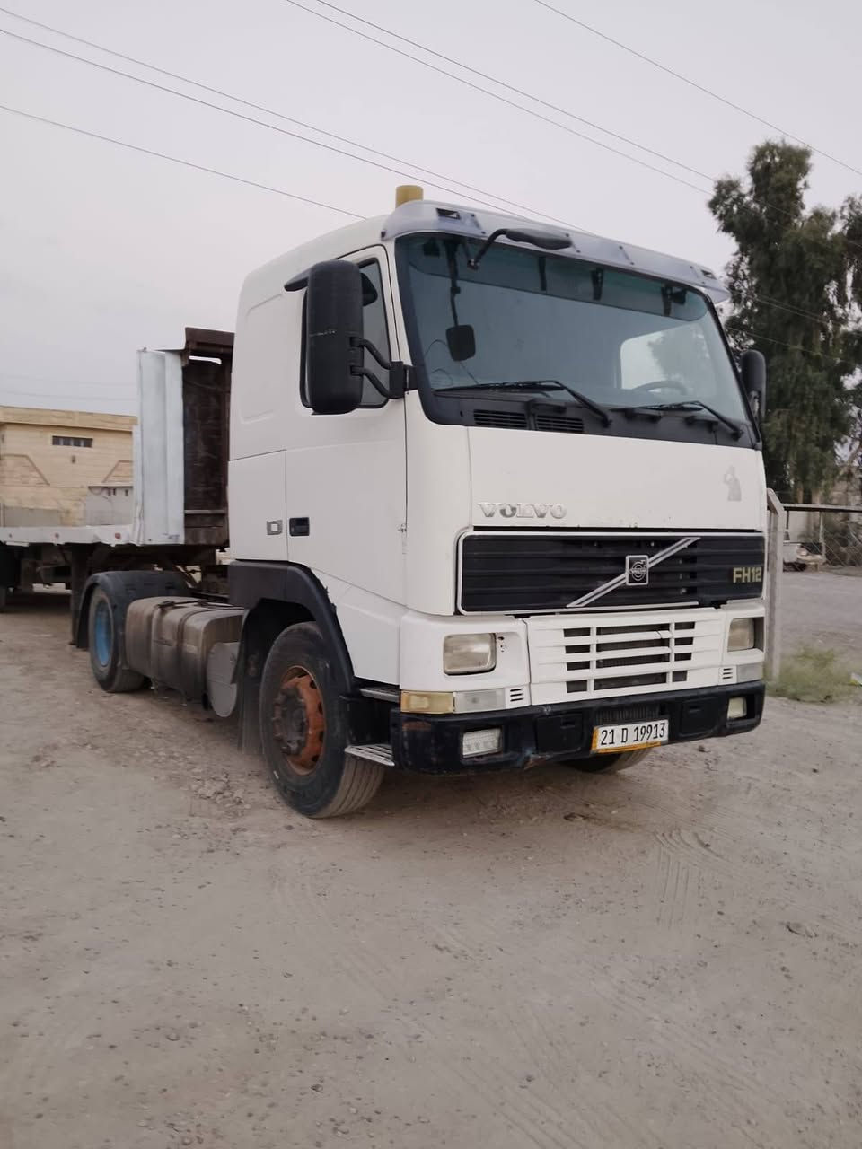 السلام عليكم فالفو موديل 2000 للبيع مكان بغداد***********
