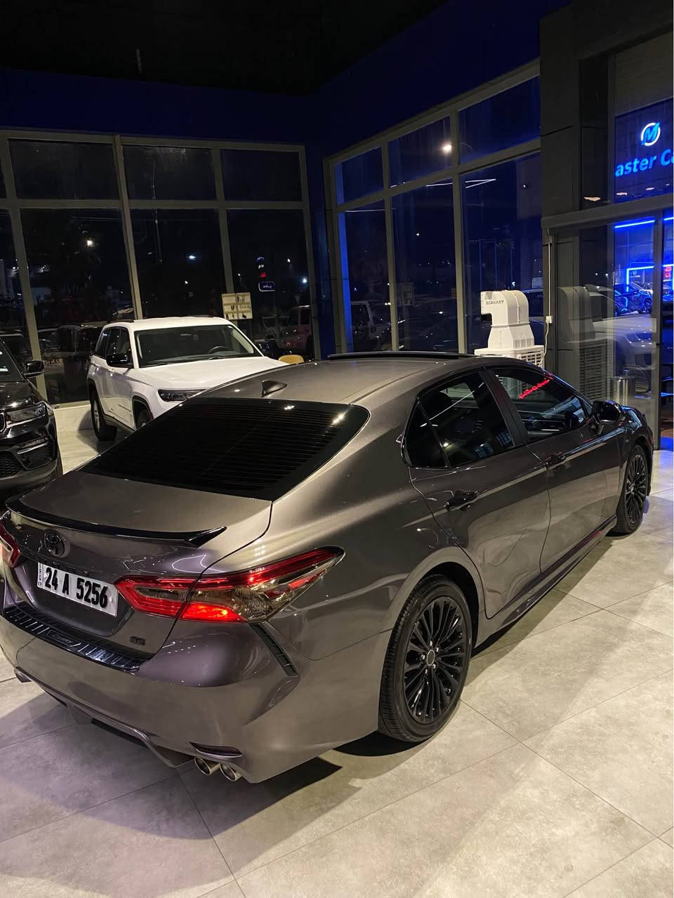 🔥 TOYOTA CAMRY SE 2020 🔥
🚘 كامري SE موديل 2020
✅ Clean Title – كلين تايتل
🎨 لون خارجي رمادي غامق مميز
🖤 داخلية سوداء
🛞 جنوط SE رياضية سوداء
🌙 فتحة سقف
✨ سبويلر خلفي رياضي

• محرك 2.5 لتر 4 سلندر
• قوة تقريباً 203 حصان
• قير أوتوماتيك 8 سرعات
• دفع أمامي FWD
• وضعية قيادة رياضية Sport Mode
• تشغيل بصمة/زر تشغيل
• مثبت سرعة
• تحكم بالمقود
• شاشة وسطية
• كاميرا خلفية
• حساسات ومواصفات أمان تويوتا
• نظام تنبيه ومساعدة المسار
• نظام فرملة طوارئ
• مثبت سرعة متكيف
• أنوار أوتوماتيك
• مرايات كهربائية
• مقاعد أمامية كهربائية
• داخلية SE رياضية
• دبل عادم خلفي رياضي

🔥 SE — شكل رياضي، قيادة ممتعة، واقتصادية بنفس الوقت

سيارة حيل نظيفة بدون ملاحظات 
مكفولة كفالة عامة 
گير و محرك دواخل و كهربائيات مكفولة 
تحويل وكالة و غرامات ب شرط سيارة ب أسمنا 
ماشية ١٢٩ الف ميل تقريباً 
ب سعر بلاشش 
سعرها 187$ ورقـــة و بيها مجال 🔥
للأستفسار اتصل على هذا الرقم 
كورك-واتساب
*********** Singapore
