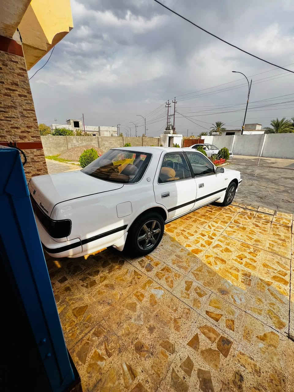 السلام عليكم سياره كراون كرسته للبيع موديل 1990 محرك كير ونجي 6 شرط صدر تايرات كلو نضيف صبغ بيها جاملغ خلفي و نص جاملغ امامي بدون دواخل رقم نينوى دولي شرط التحويل 
سعر 38 وبيها مجال
اتصال ***********
ملاحضه 
اقساط مابيع  
مكان السياره الشرقاط المعارض الجديده معرض الحسام
