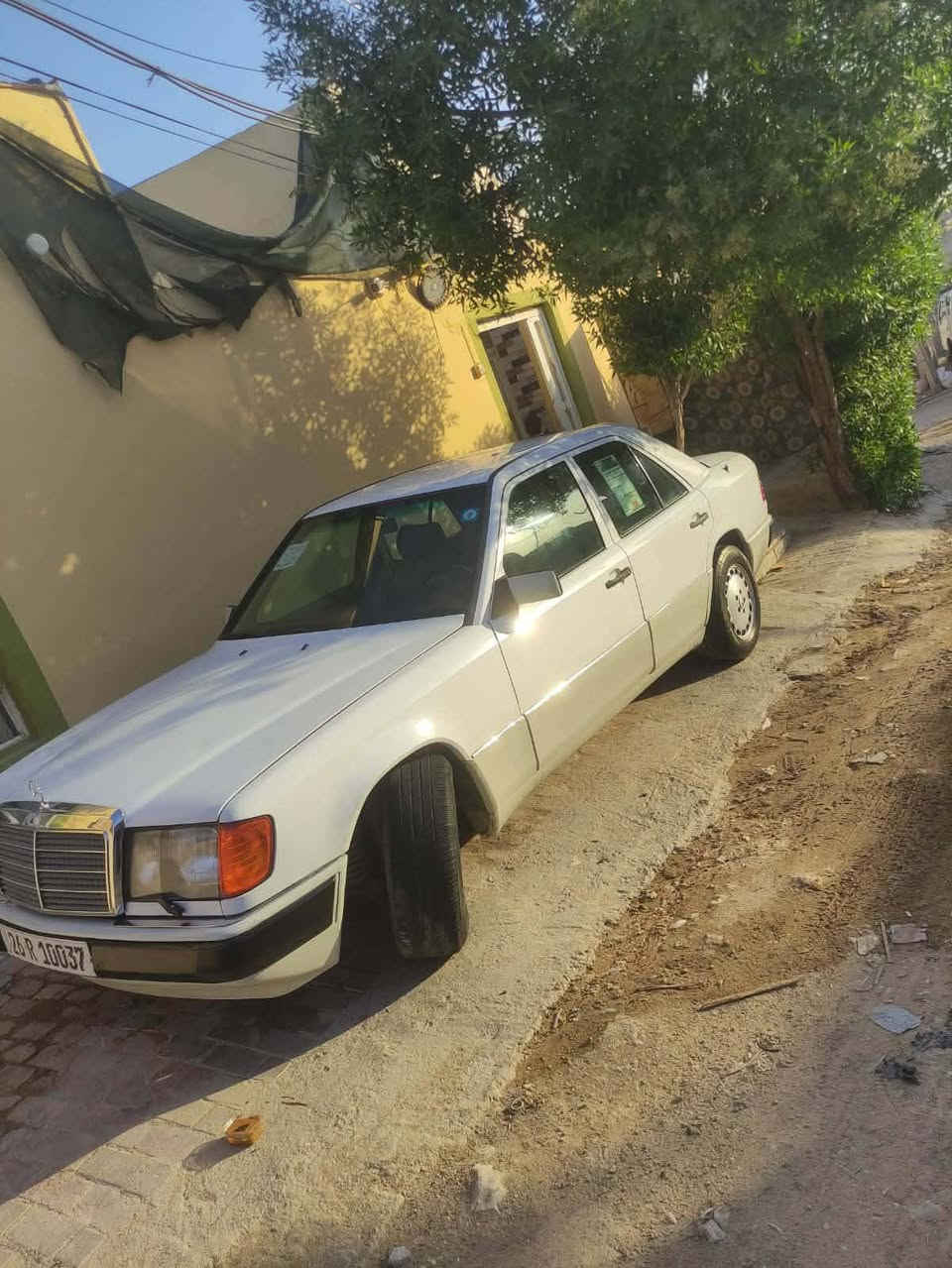 سلام عليكم سياره مارسدس 1991 مكفوله كفاله عامه مداور ثاني يوم تبريد ثلج لاصبغ ولاضربه  *********** سعر 75
