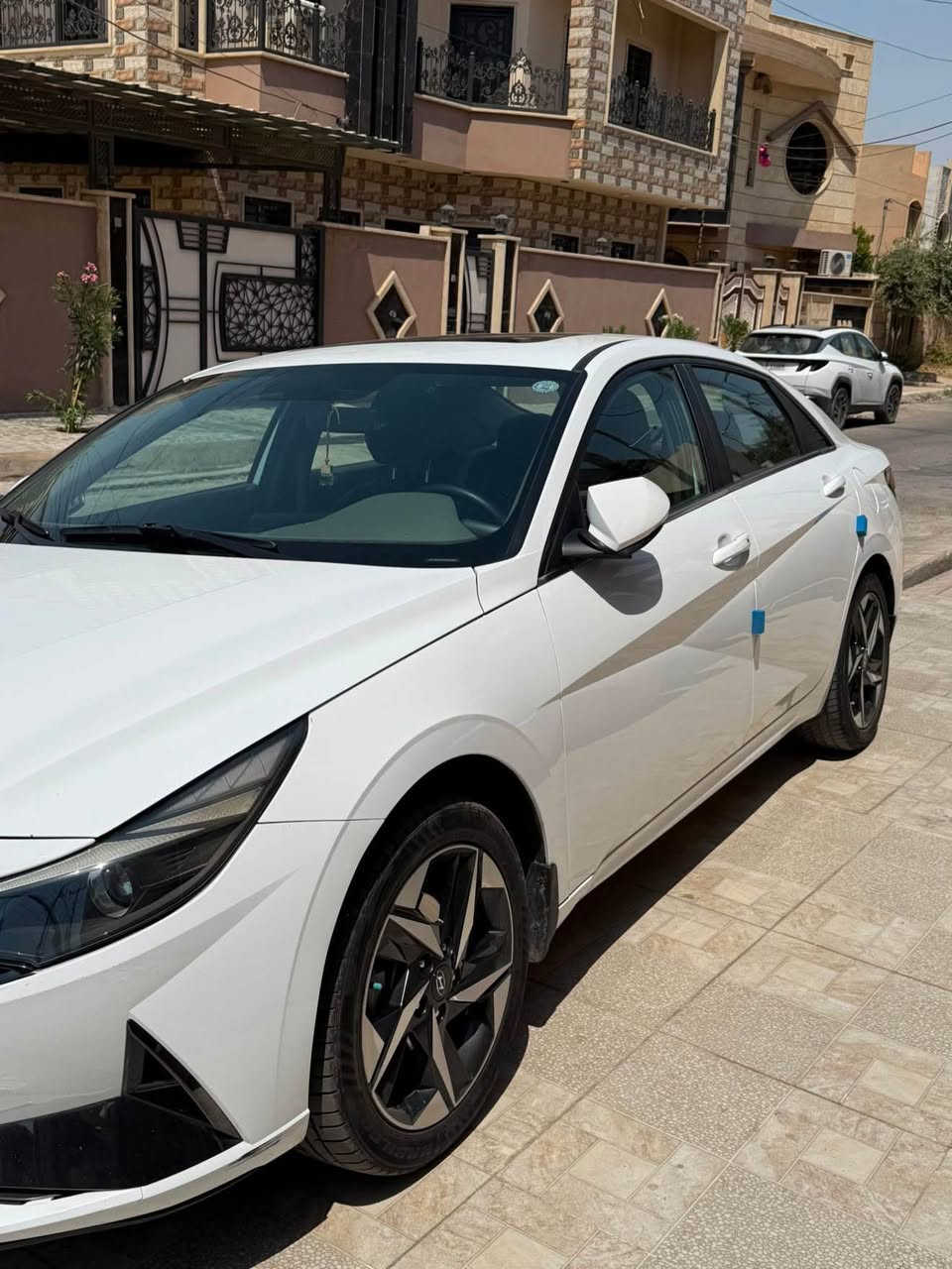 النترا 2022 خليجي
محرك 2000 
فول مواصفات اعلى فئة بالخليجي
بصمة
سلايد
تشغيل عن بعد
شاشة كبيرة
تحكمات ستيرن
وغيرها من المواصفات
السيارة صفر اربيل صار بيها فقط تعديل بارد على ايدي
وصور الحادث موجودة
بيها تعديل باب الراكب وشوية بجاملغ الامامي
السعر 160
للتواصل على الخاص او على الرقم *********** موصل, نينوى
