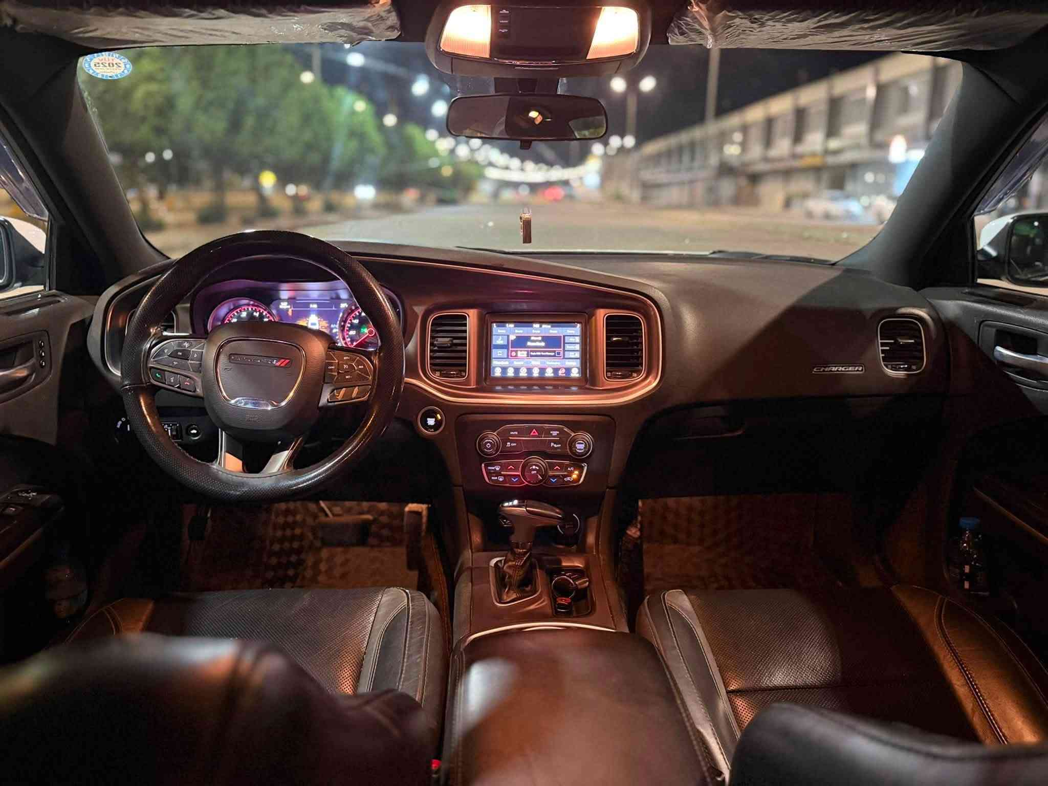 جارجر SXT بلاص موديل 2022 
فول الفول 
رقم سليمانيه   الجديد بسمي 
تحويل ثاني يوم
مواصفات 
محرك 3600 (V6)
تشغيل عن بعد 
كشنات جلد 
سلايد (فتحة )
شاشه وسط
كاميرا دوارة
كرسي كهرباء تبريد تدفئة
كشن خزن 
ويل 20 رياضي
تحكمات فوول  
تبريد قطعتين وبعد مواصفات ال sxt بلاص معروفة 
حادثه بصيط جدن جاملغ السكن فقط بدون ايرباك كفاله الباقي 
السعر 238 
مكان السياره ديالى خانقين
رقم صاحب سيارة ***********
