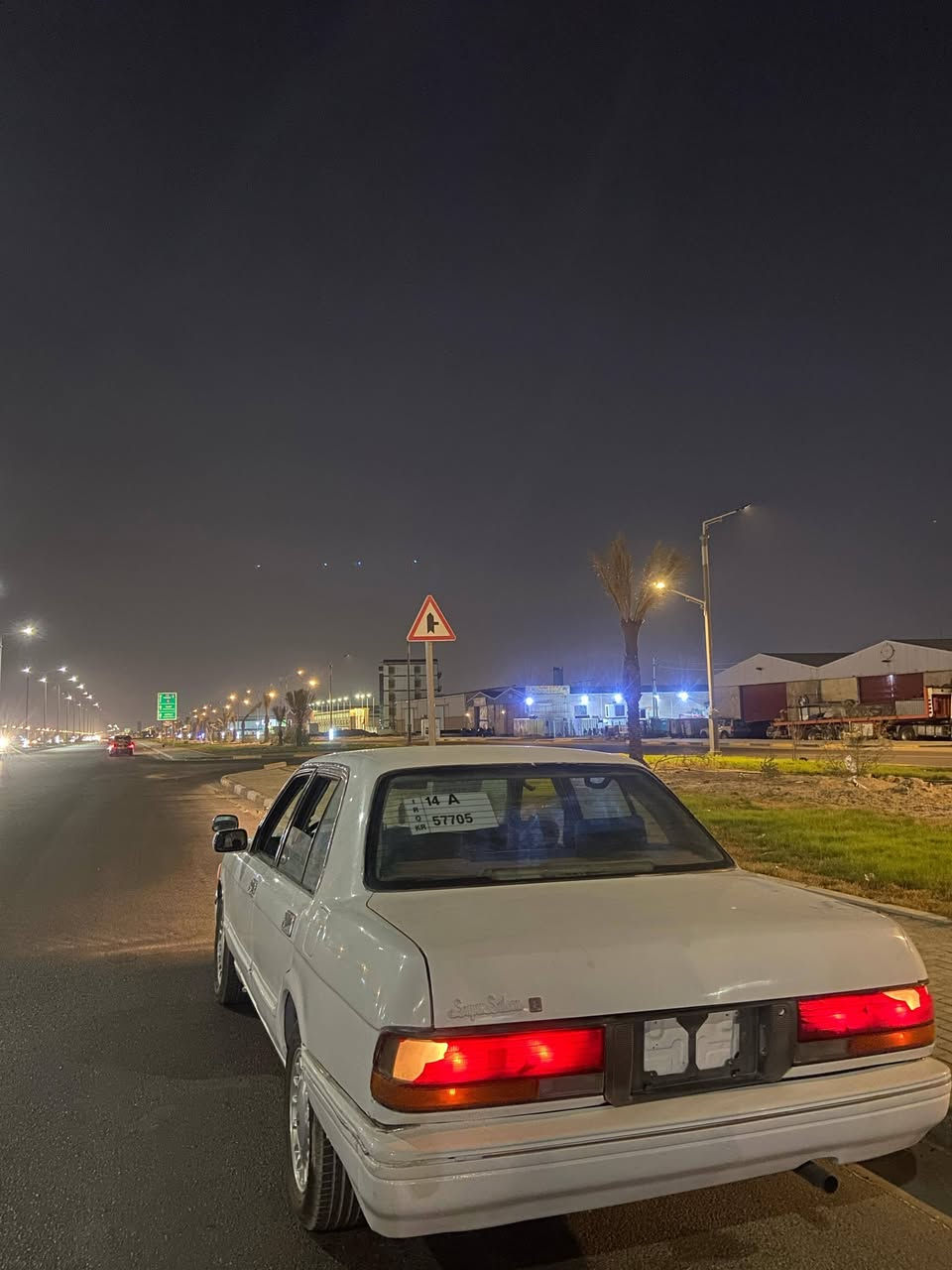 السلام عليكم 
سيارة تويوتا كراون مديل 2000 للبيع 
السيارة معمر تعمير من الصفر تخم تايرات مكينه جديدة  تبريد شغال الدواخل جدد سنويه جديدة تنتهي 2030 السيارة بسمي رقم انكليزي  مكانها البصرة منطقة حمدان للاستفسار *********** سعرها 55 وبيعا مجال للطيبين
