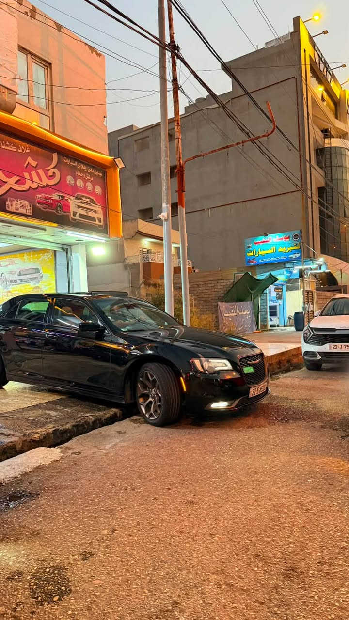 Chrysler 300S Gold 2017
السيارة كلين
• المحرك: V6 سعة 3.6 لتر
• القوة: 300 حصان
• ناقل الحركة: أوتوماتيكي 8 سرعات
• الجنوط: 20 إنش رياضية
• السقف: بانوراما 
• المقاعد: جلد رياضي مع تدفئة
• نظام الترفيه: شاشة Uconnect مع Bluetooth وApple CarPlay/Android Auto 
• الإضاءة: LED نهارية ومصابيح أمامية بتصميم رياضي
• اللون: أسود لامع  السعر 235 مجال بسيط يرهم مراوس الاستفسار اتصل *********** مكان السياره موصل سياره جاهزه استخدام شخصي
