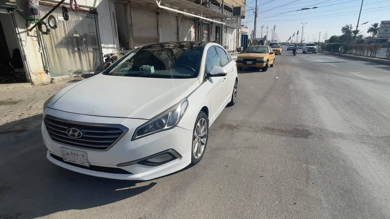 سوناتا 2016 خليجي مكينتها 2400 دوش
السياره مكينة وكير وحدادية كلها خير من الله 
رقمها بغداد بأسمي مداور ثاني يوم 
الضرر بيها بارد وصبغ جهة السايق ابيع صفحة كامله وقبق 
الجنطة صبغ 
السعر 98$ وبيها مجال 
الاستفسار ***********
